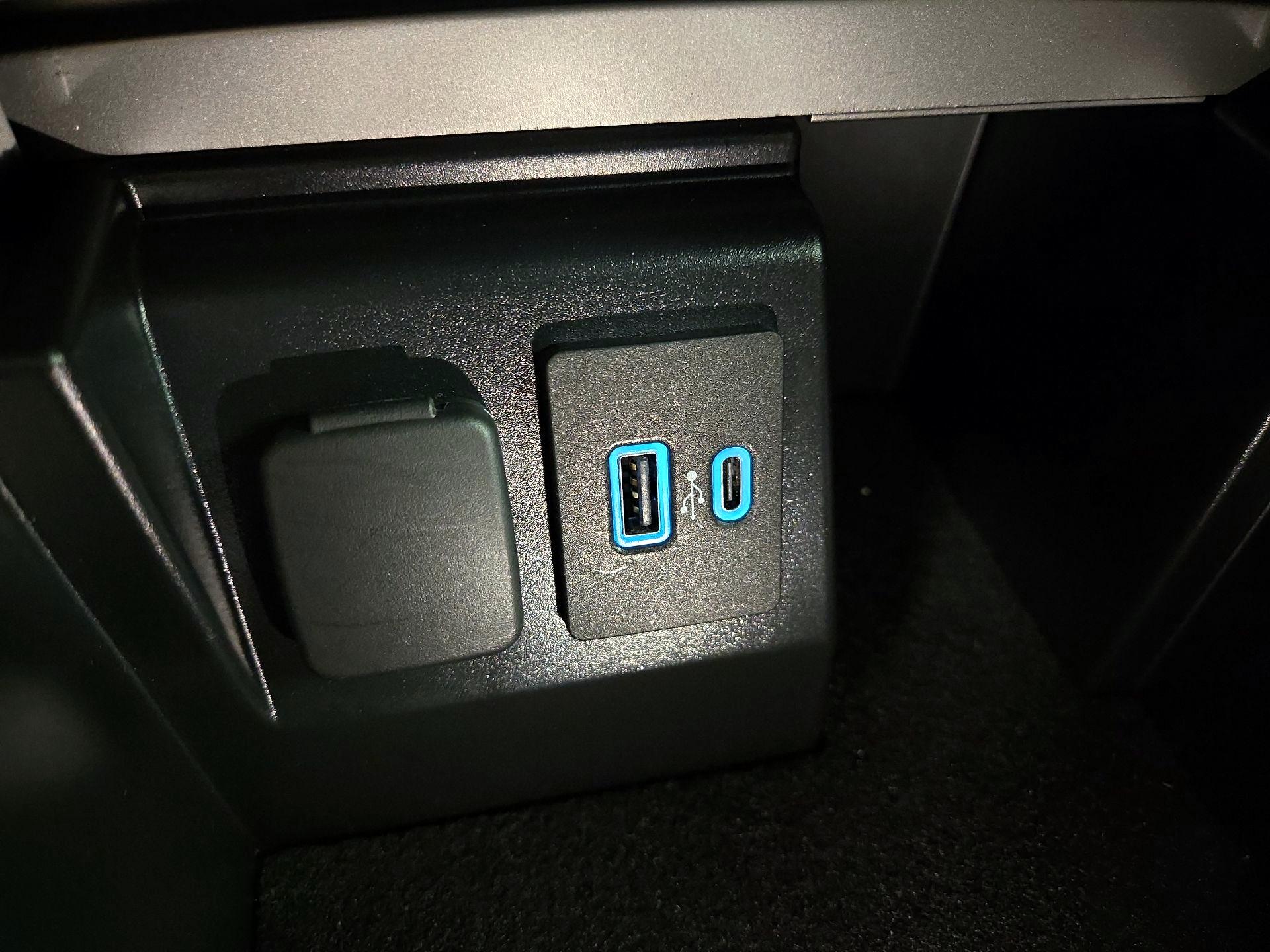 Thumbnail: 2023 Ford Explorer - 18