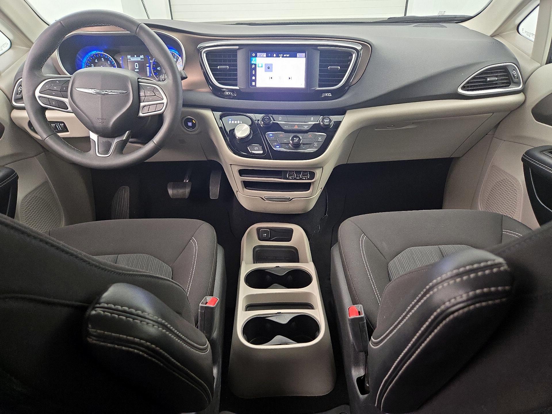 Thumbnail: 2023 Chrysler Voyager - 9