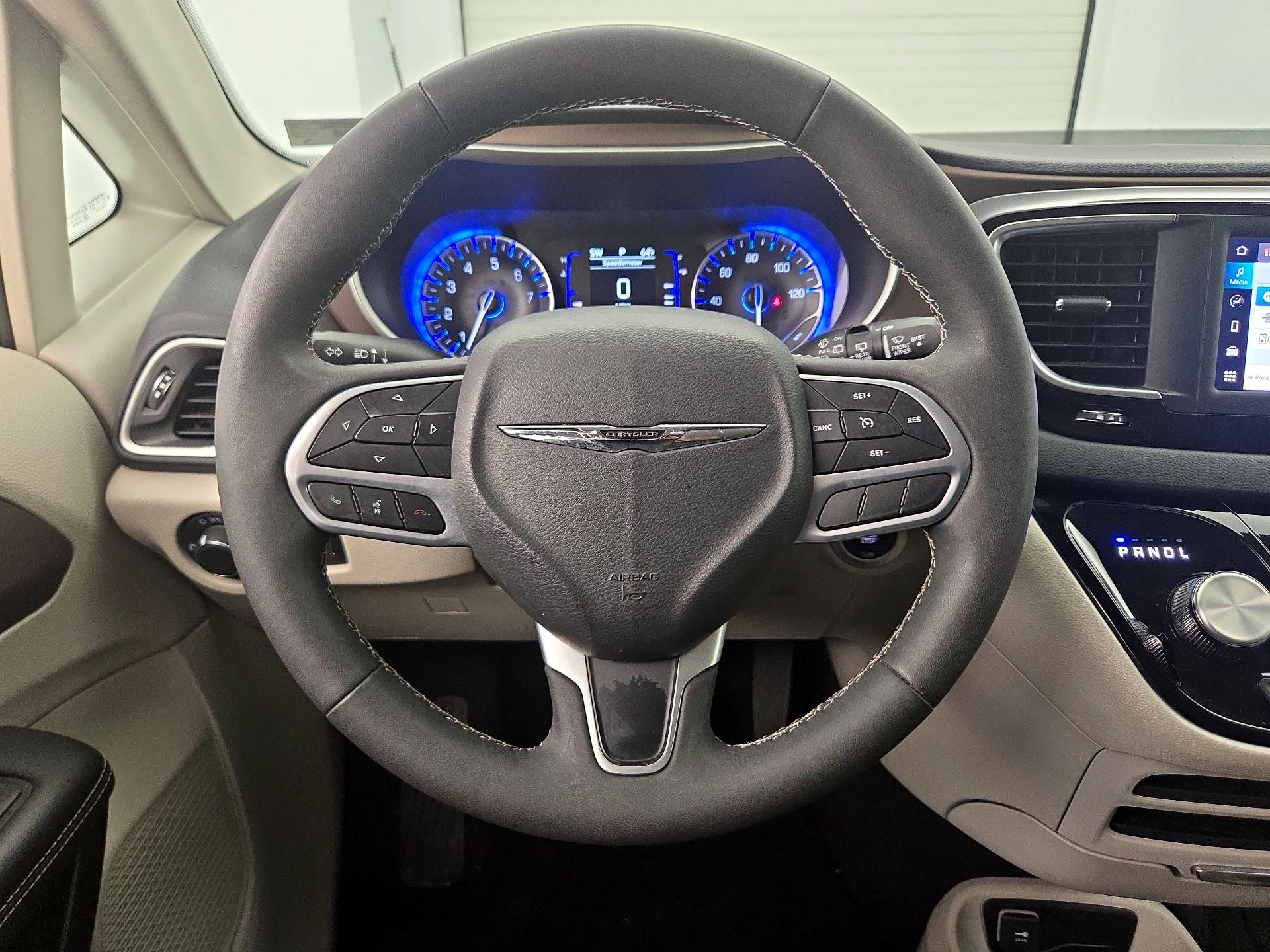 Thumbnail: 2023 Chrysler Voyager - 10
