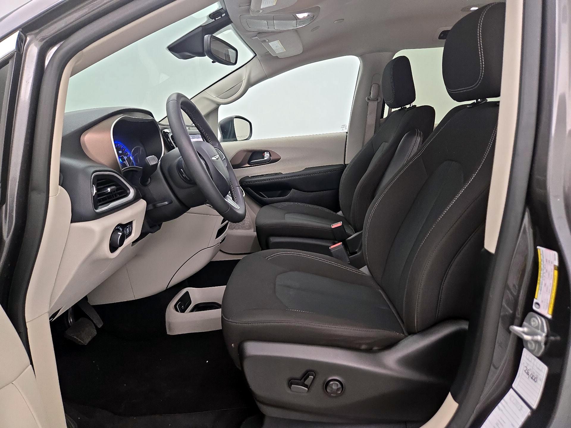 Thumbnail: 2023 Chrysler Voyager - 11