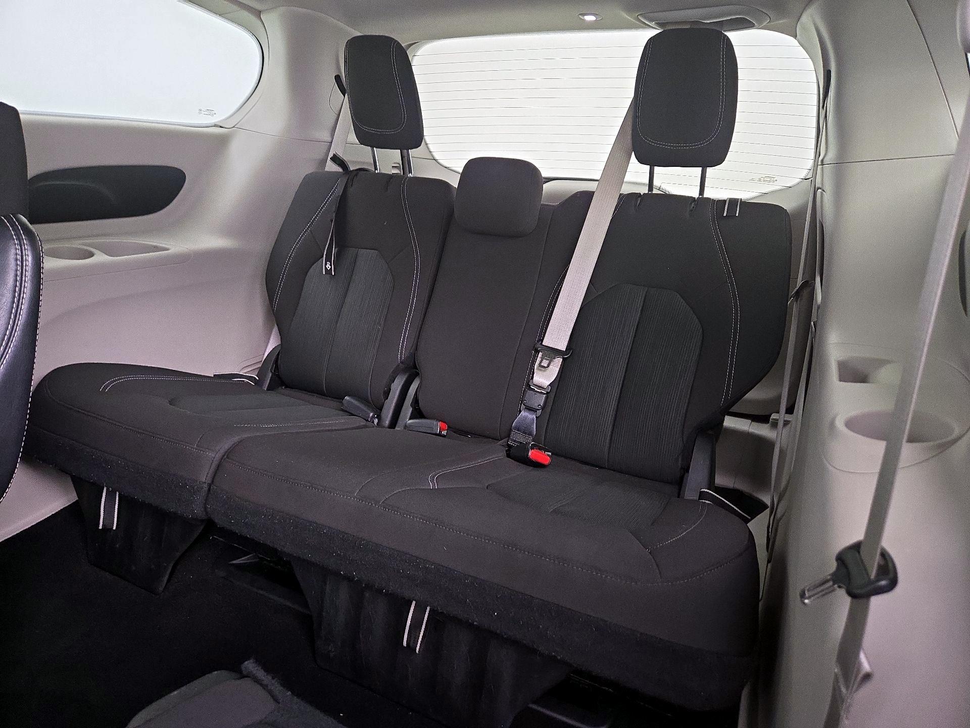 Thumbnail: 2023 Chrysler Voyager - 20