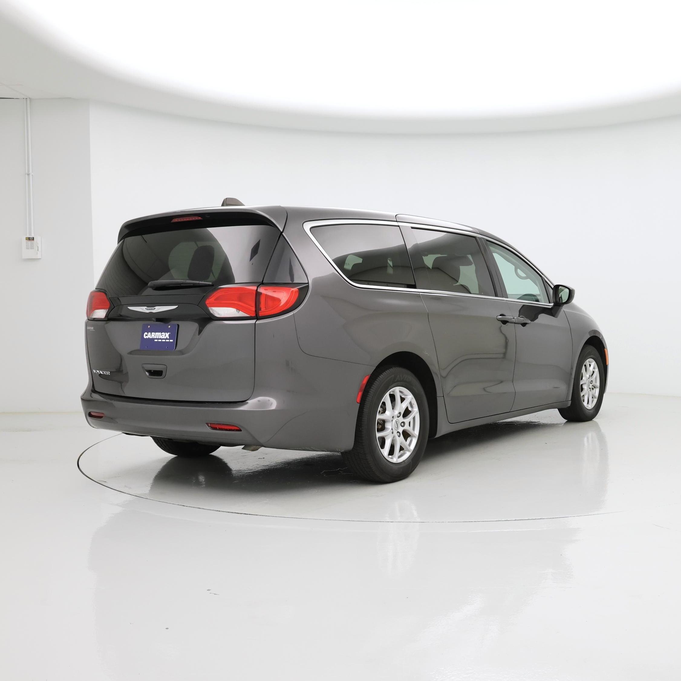 Thumbnail: 2023 Chrysler Voyager - 8