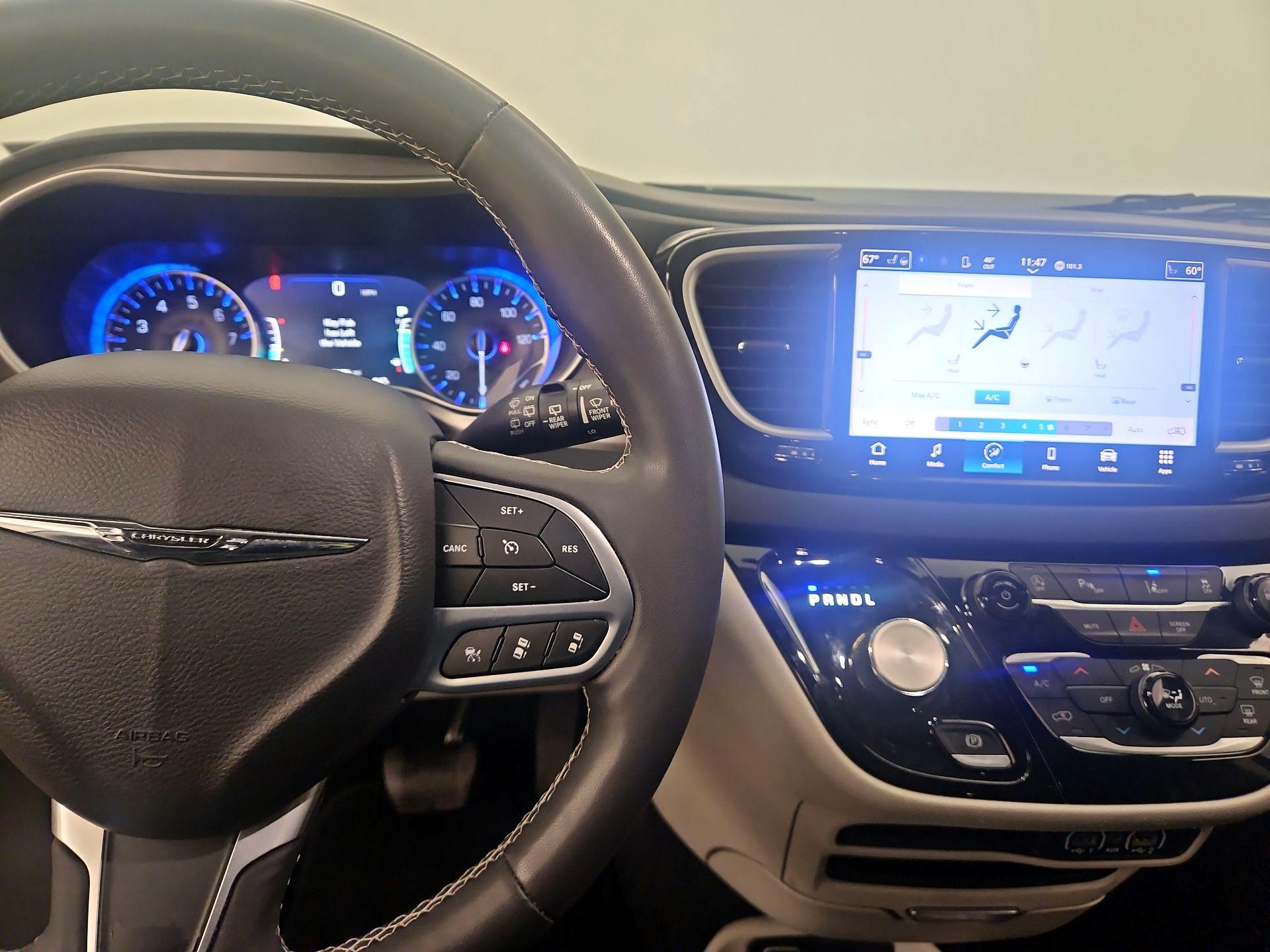 Thumbnail: 2023 Chrysler Pacifica - 9