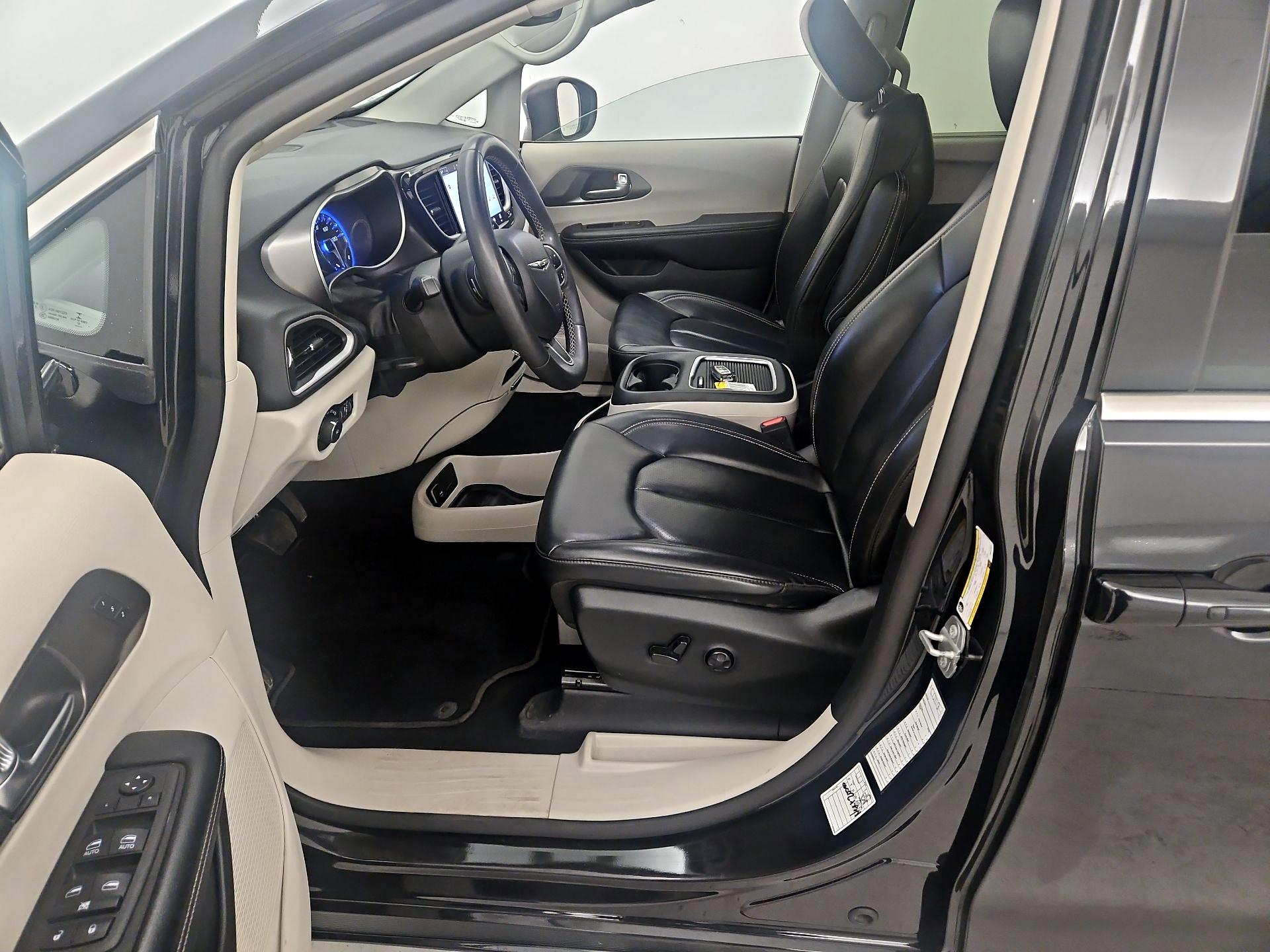 Thumbnail: 2023 Chrysler Pacifica - 11