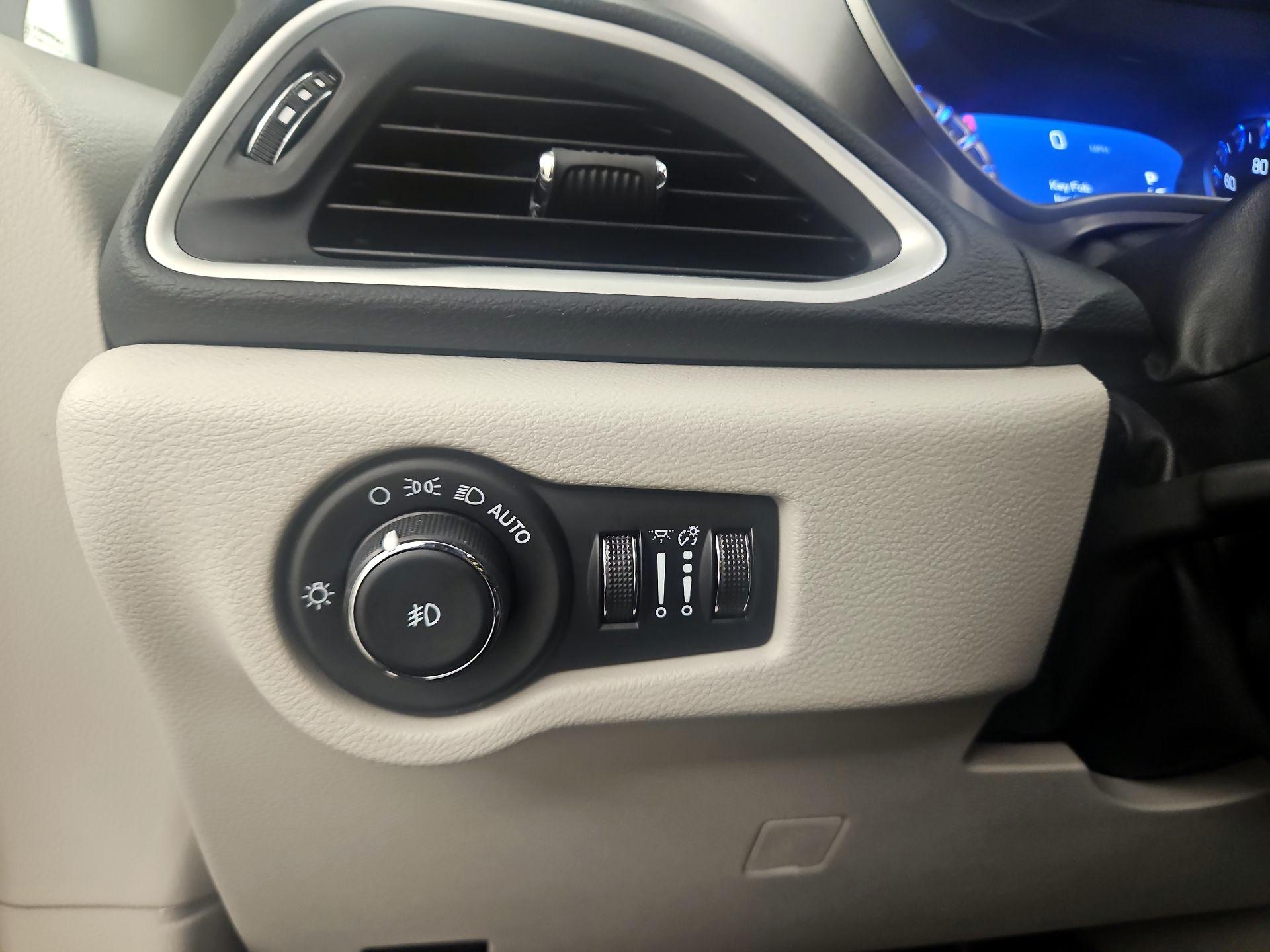 Thumbnail: 2023 Chrysler Pacifica - 13