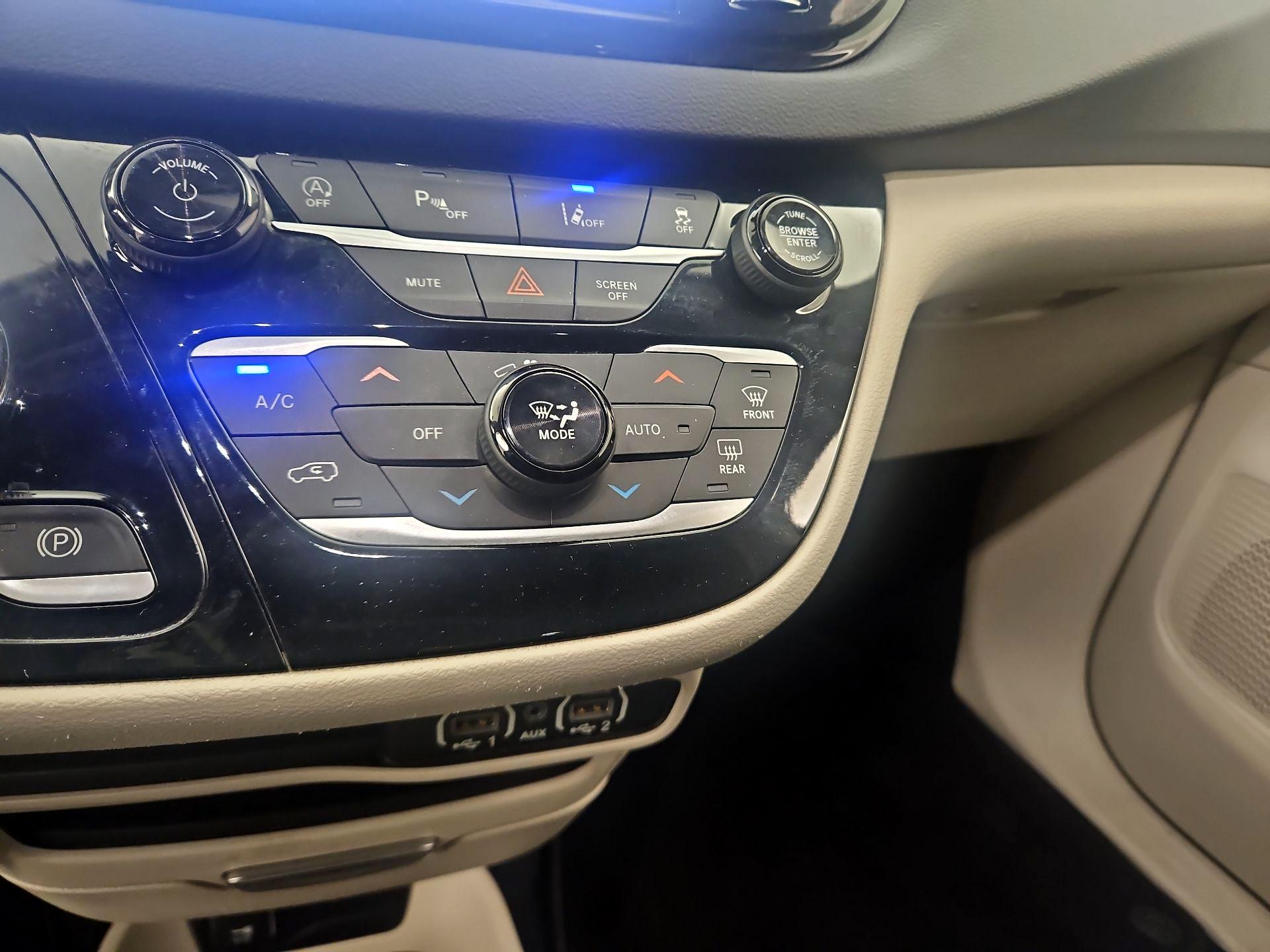 Thumbnail: 2023 Chrysler Pacifica - 16