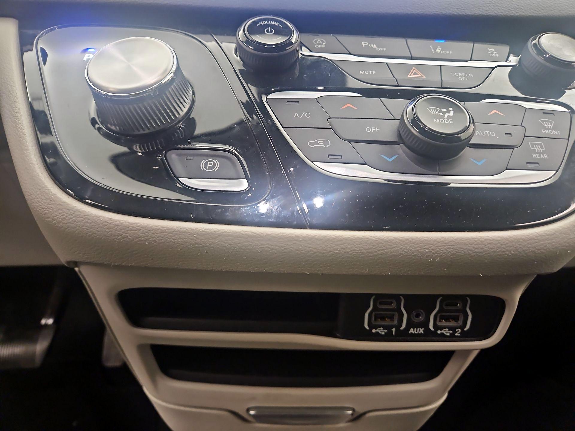 Thumbnail: 2023 Chrysler Pacifica - 18