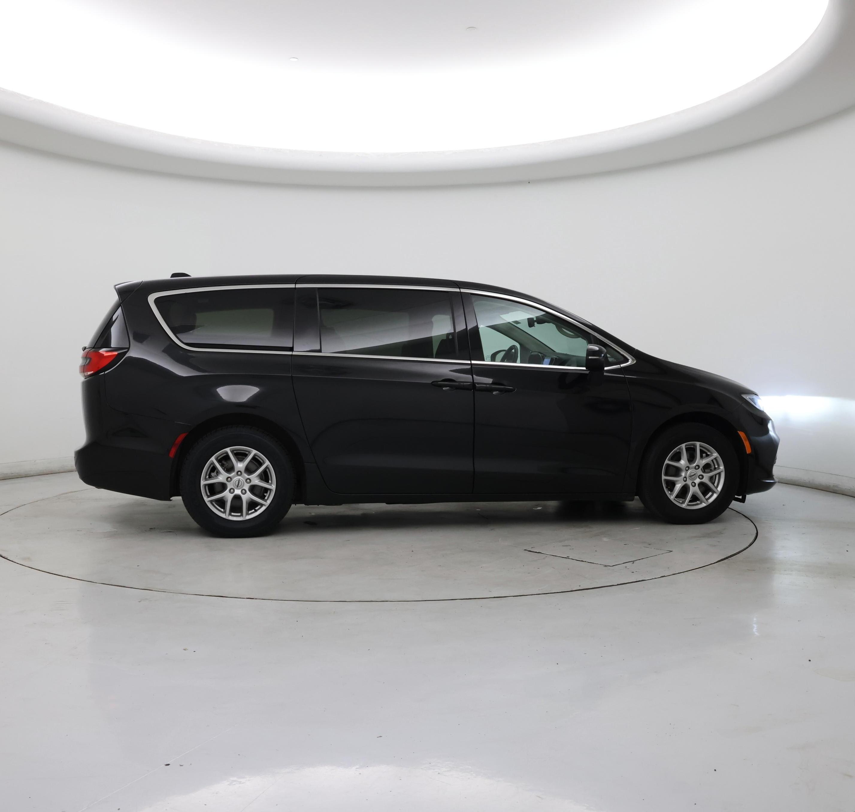 Thumbnail: 2023 Chrysler Pacifica - 7