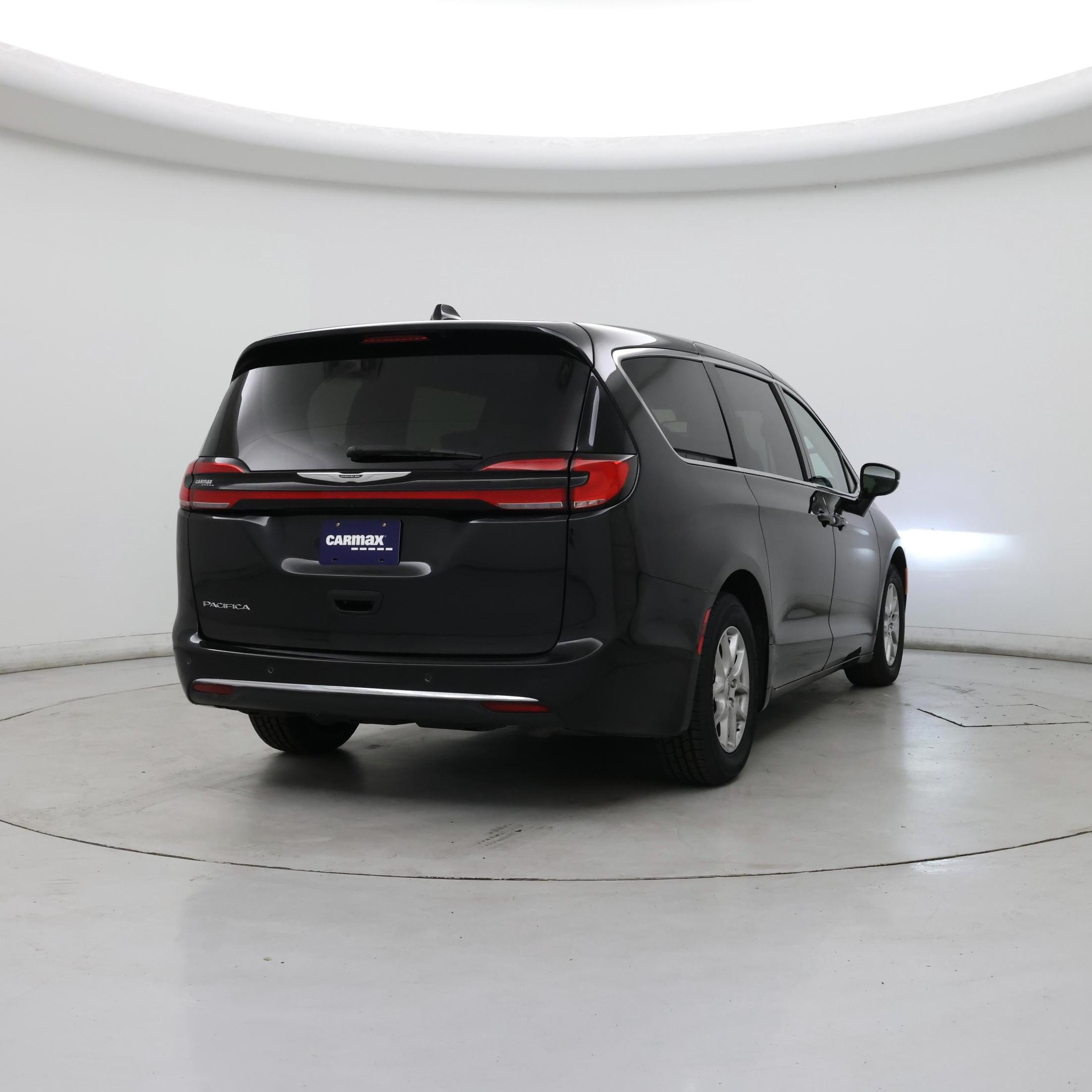 Thumbnail: 2023 Chrysler Pacifica - 8