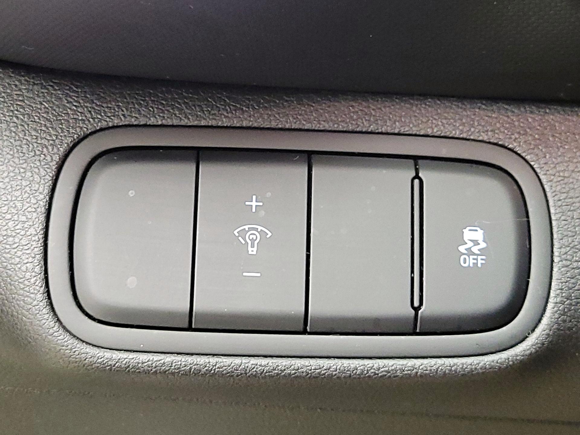 Thumbnail: 2023 Hyundai Venue - 13