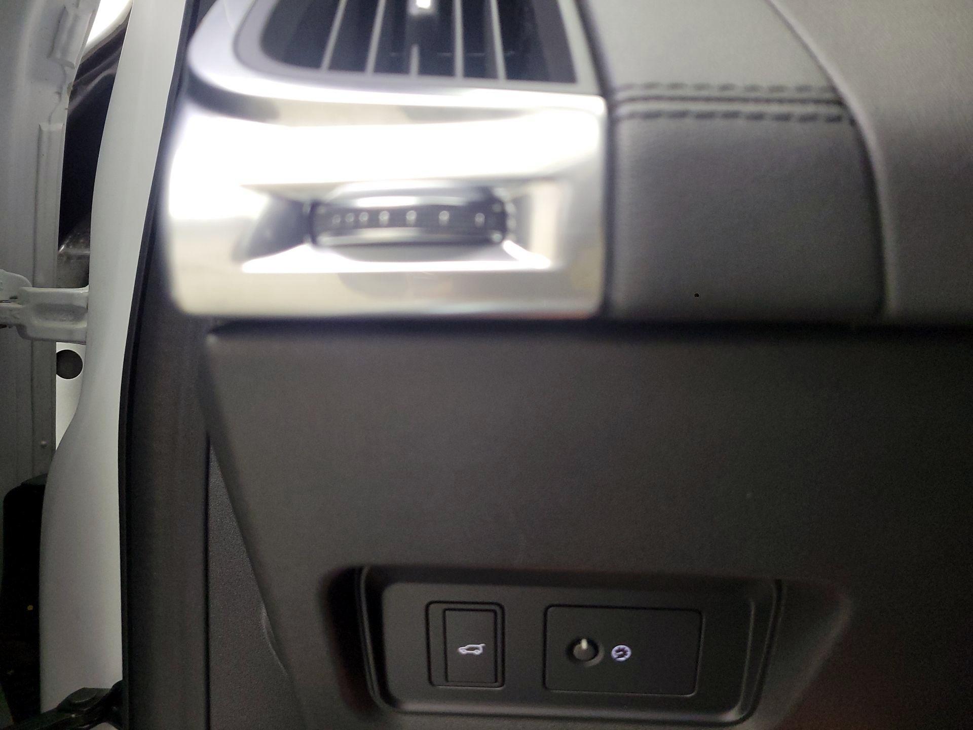 Thumbnail: 2021 Jaguar E-Pace - 13