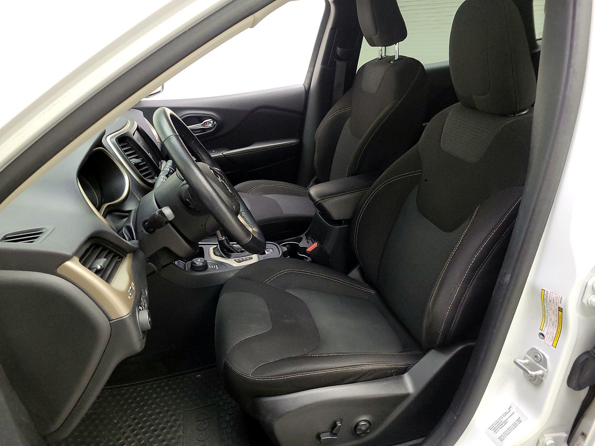 Thumbnail: 2016 Jeep Cherokee - 11