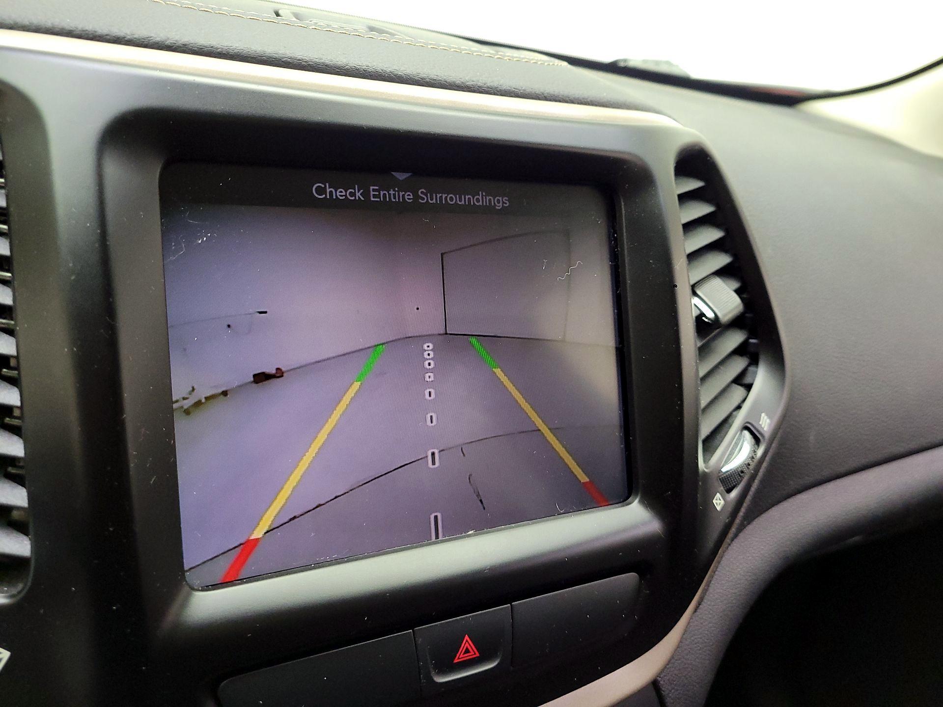 Thumbnail: 2016 Jeep Cherokee - 14