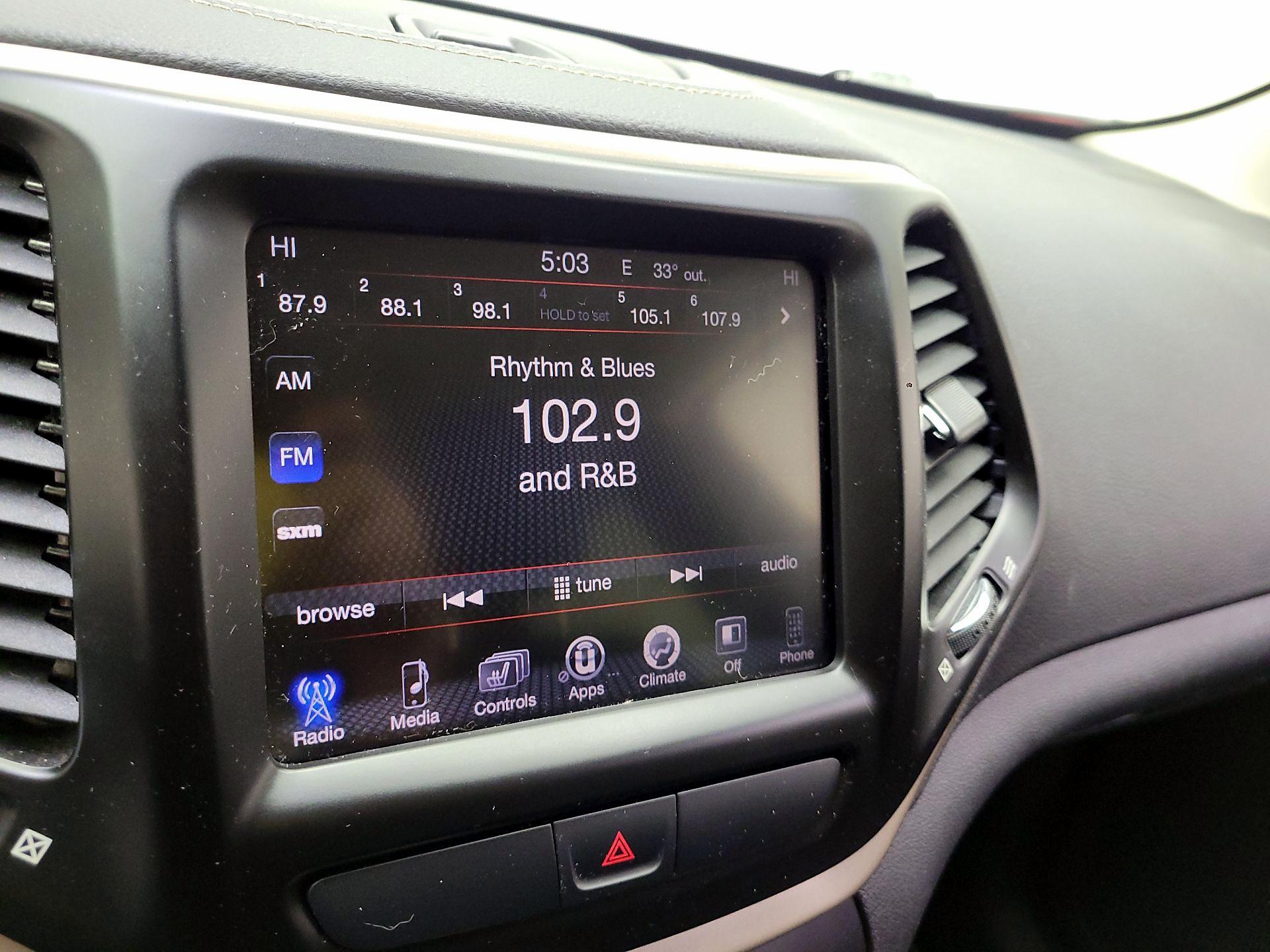 Thumbnail: 2016 Jeep Cherokee - 15