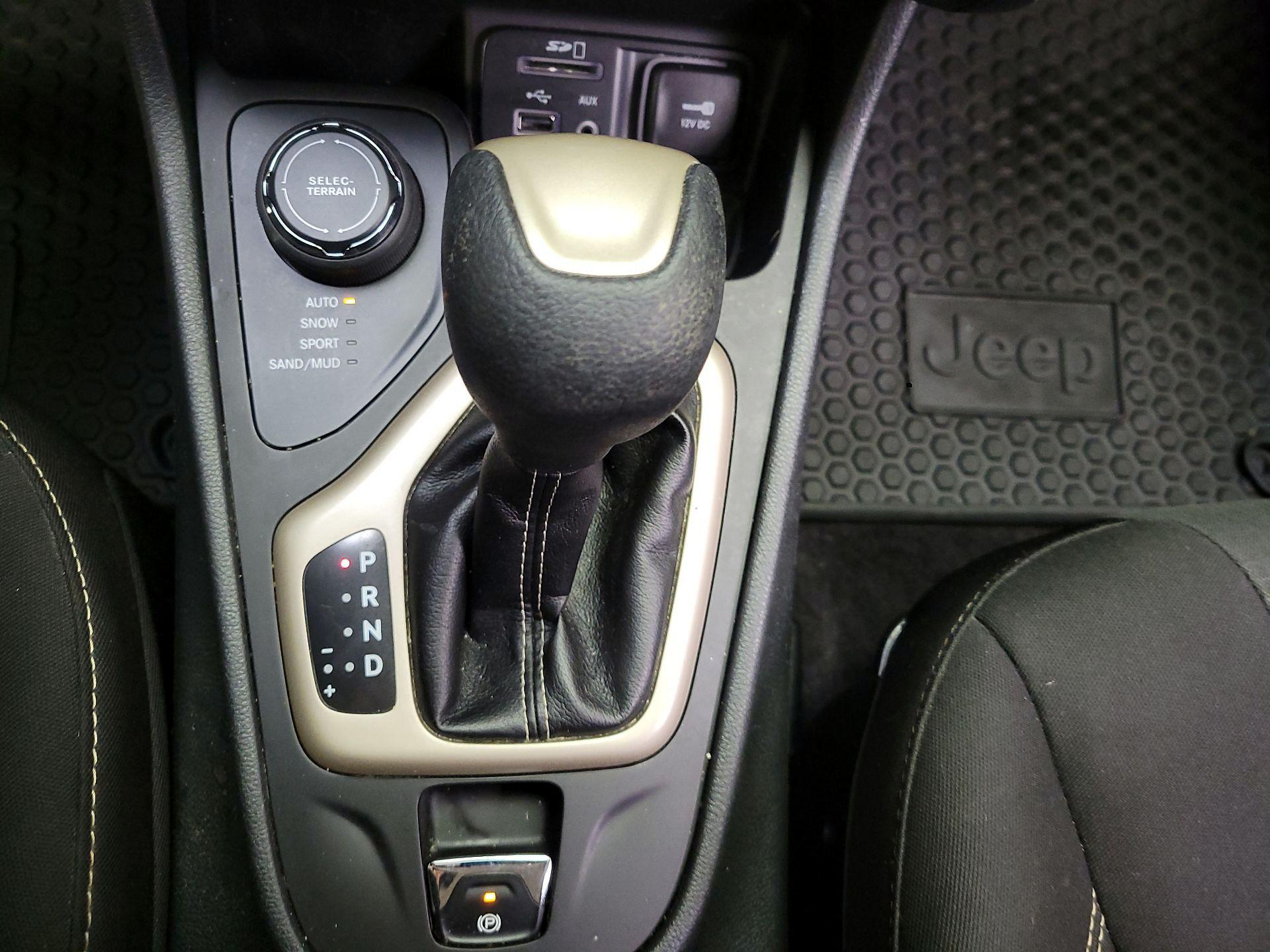 Thumbnail: 2016 Jeep Cherokee - 17