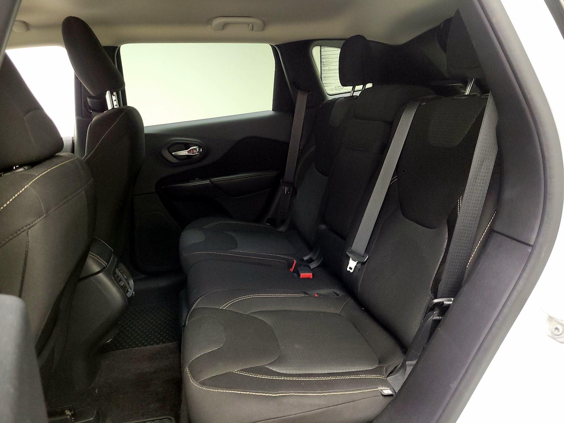 Thumbnail: 2016 Jeep Cherokee - 19