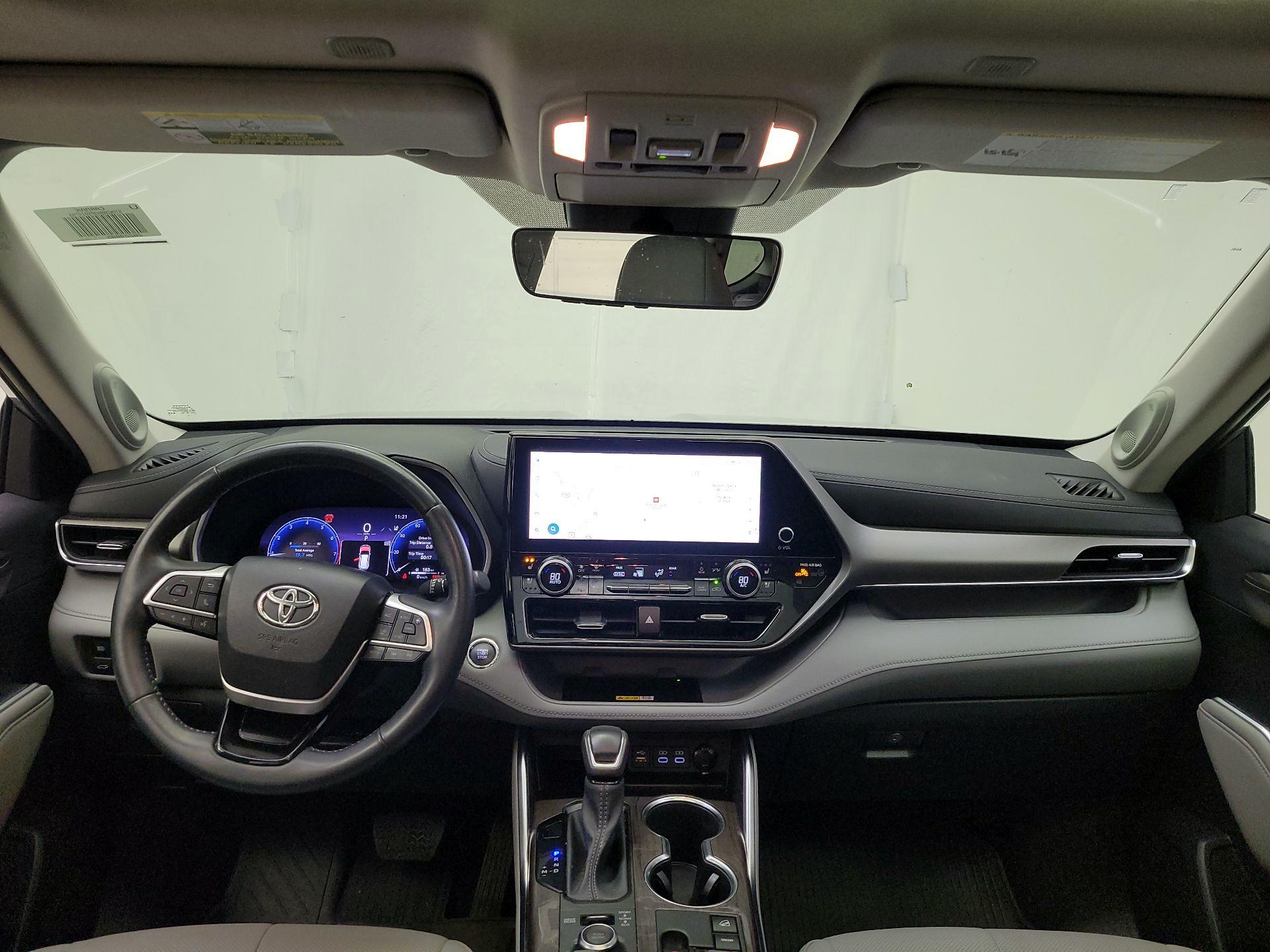 Thumbnail: 2023 Toyota Highlander - 9