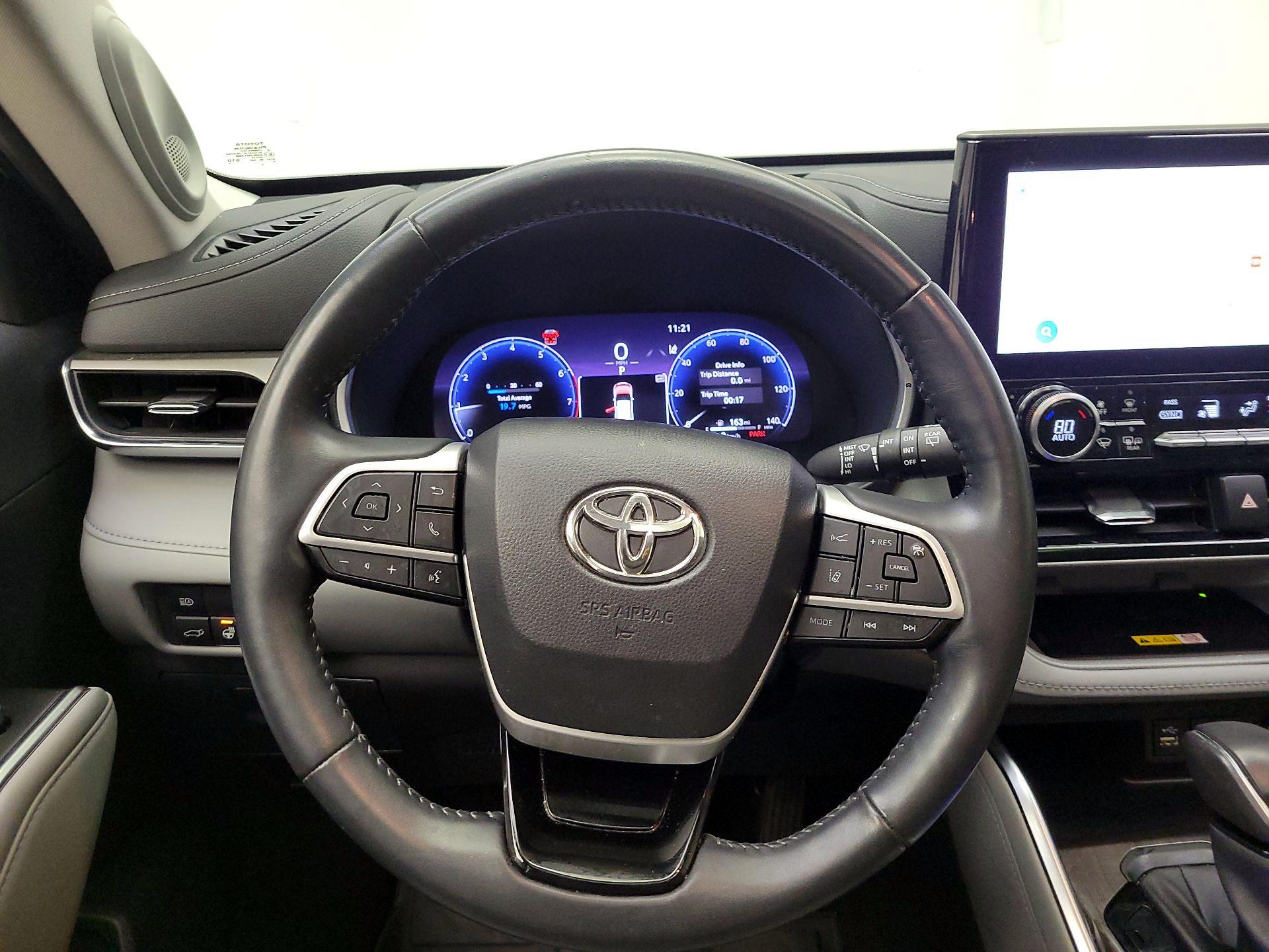 Thumbnail: 2023 Toyota Highlander - 10