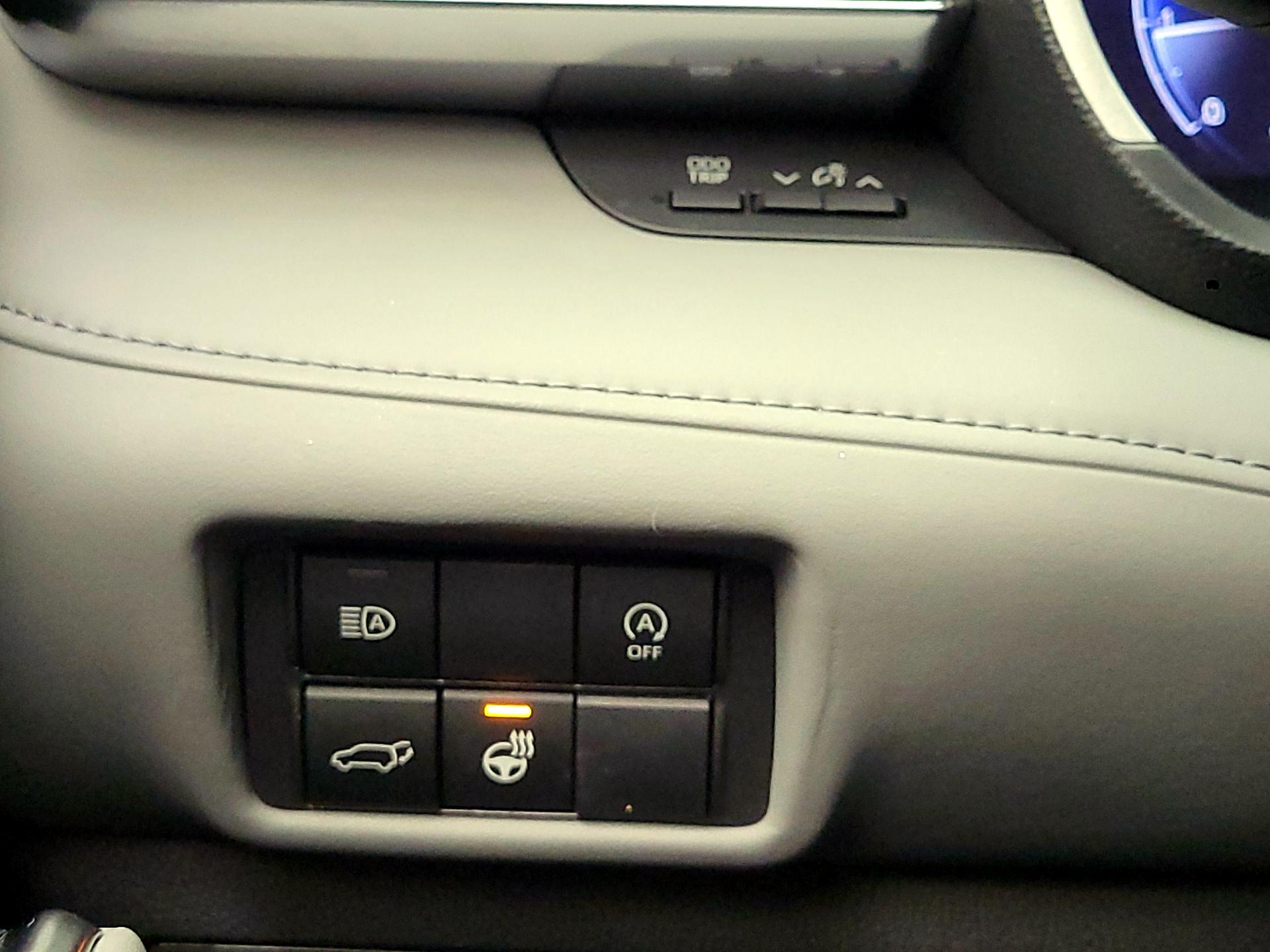 Thumbnail: 2023 Toyota Highlander - 13