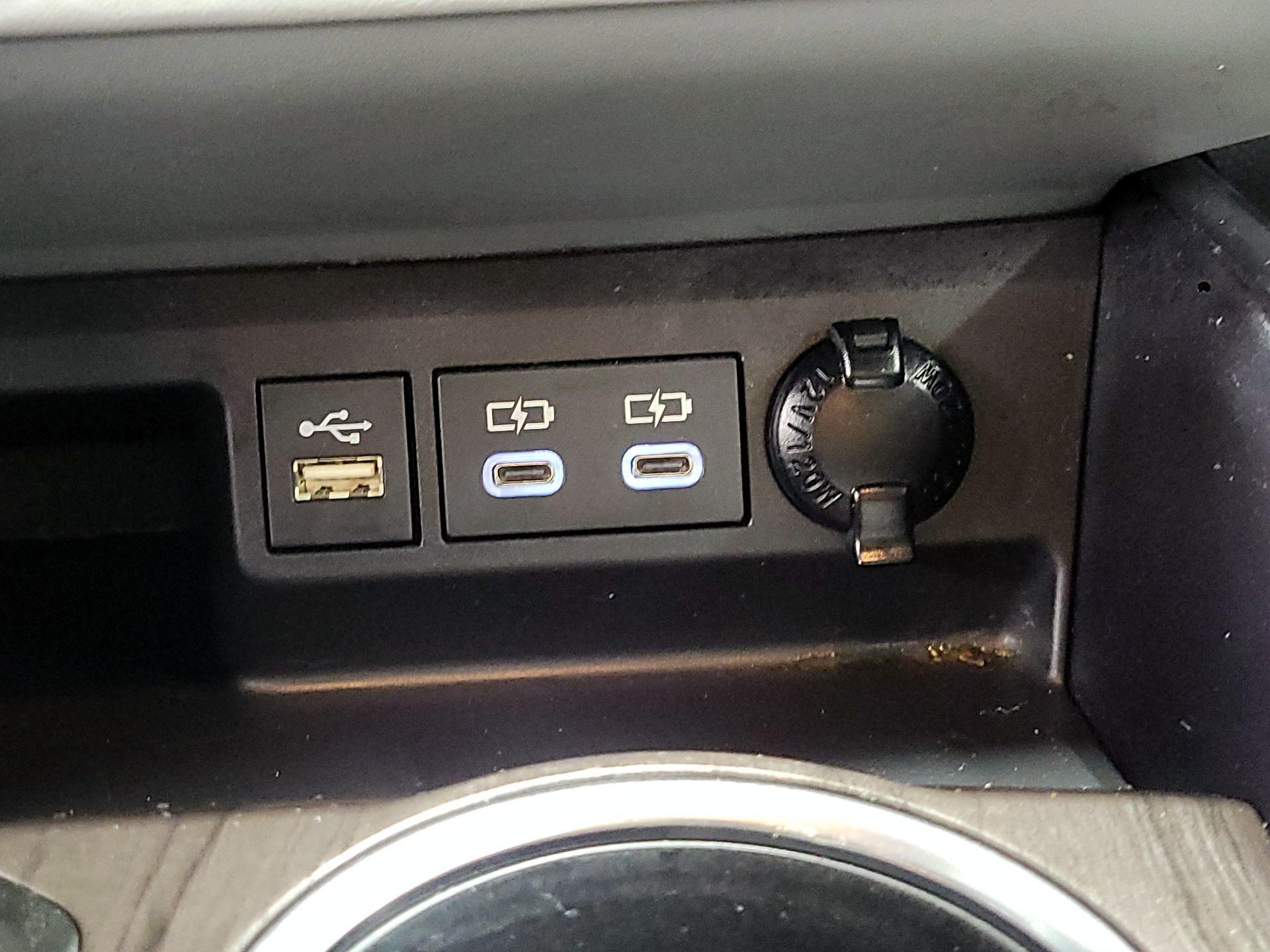 Thumbnail: 2023 Toyota Highlander - 19