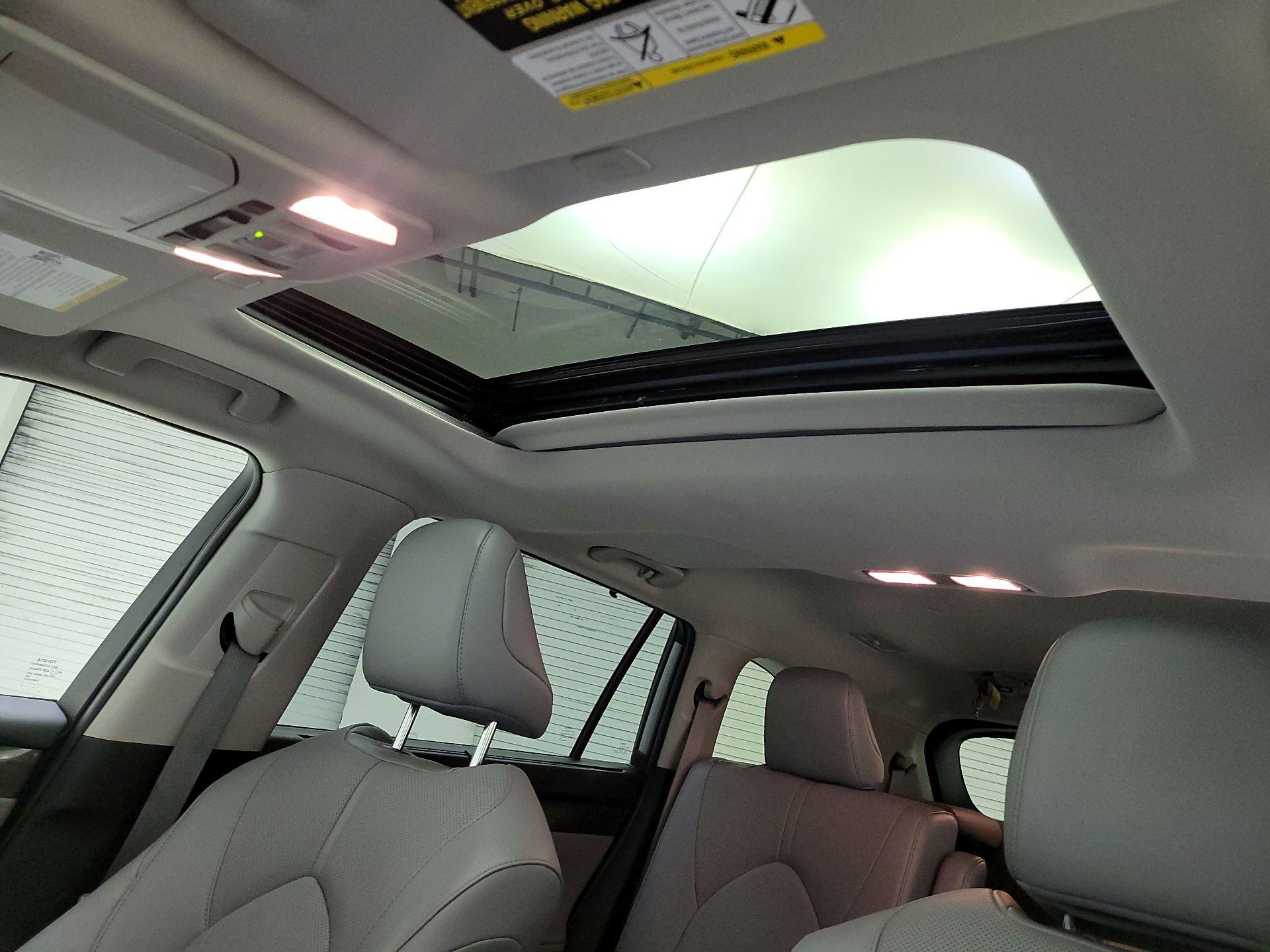 Thumbnail: 2023 Toyota Highlander - 20