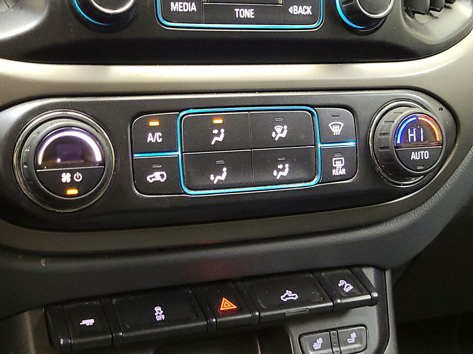 Thumbnail: 2015 Chevrolet Colorado - 16