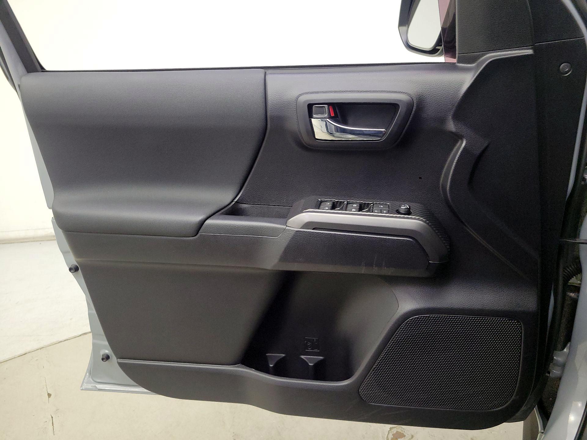 Thumbnail: 2020 Toyota Tacoma - 12