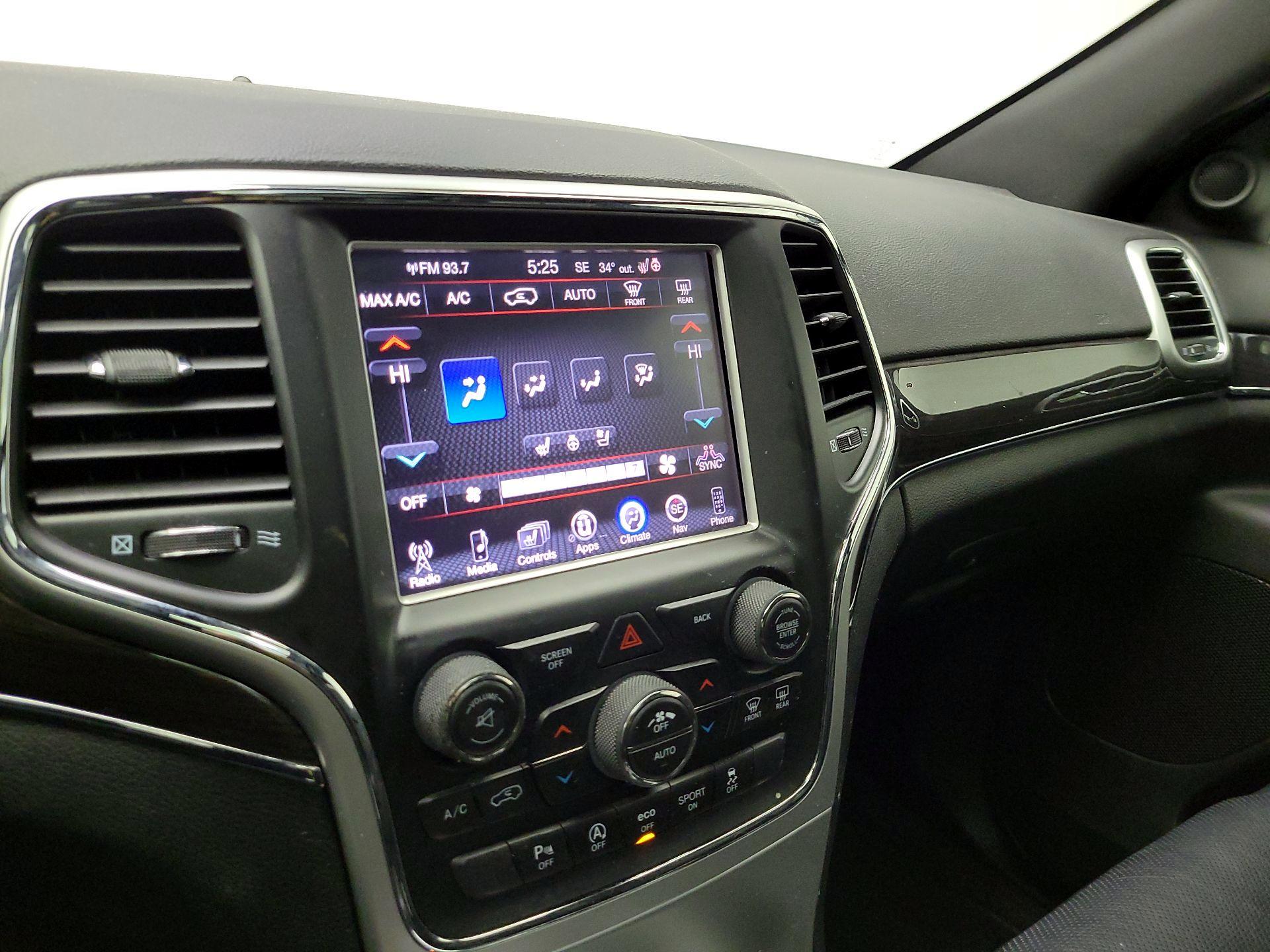 Thumbnail: 2016 Jeep Grand Cherokee - 17