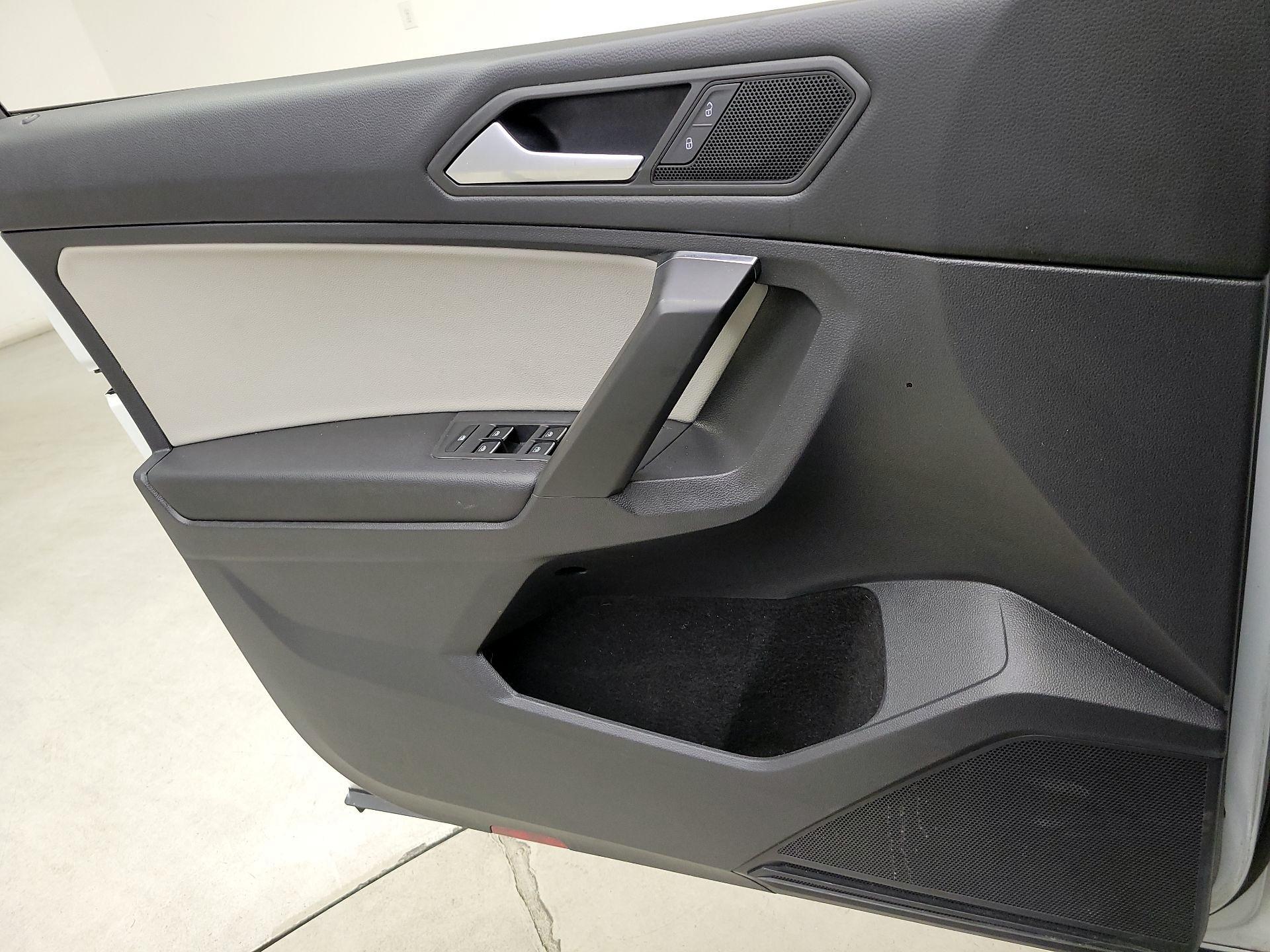 Thumbnail: 2021 Volkswagen Tiguan - 12