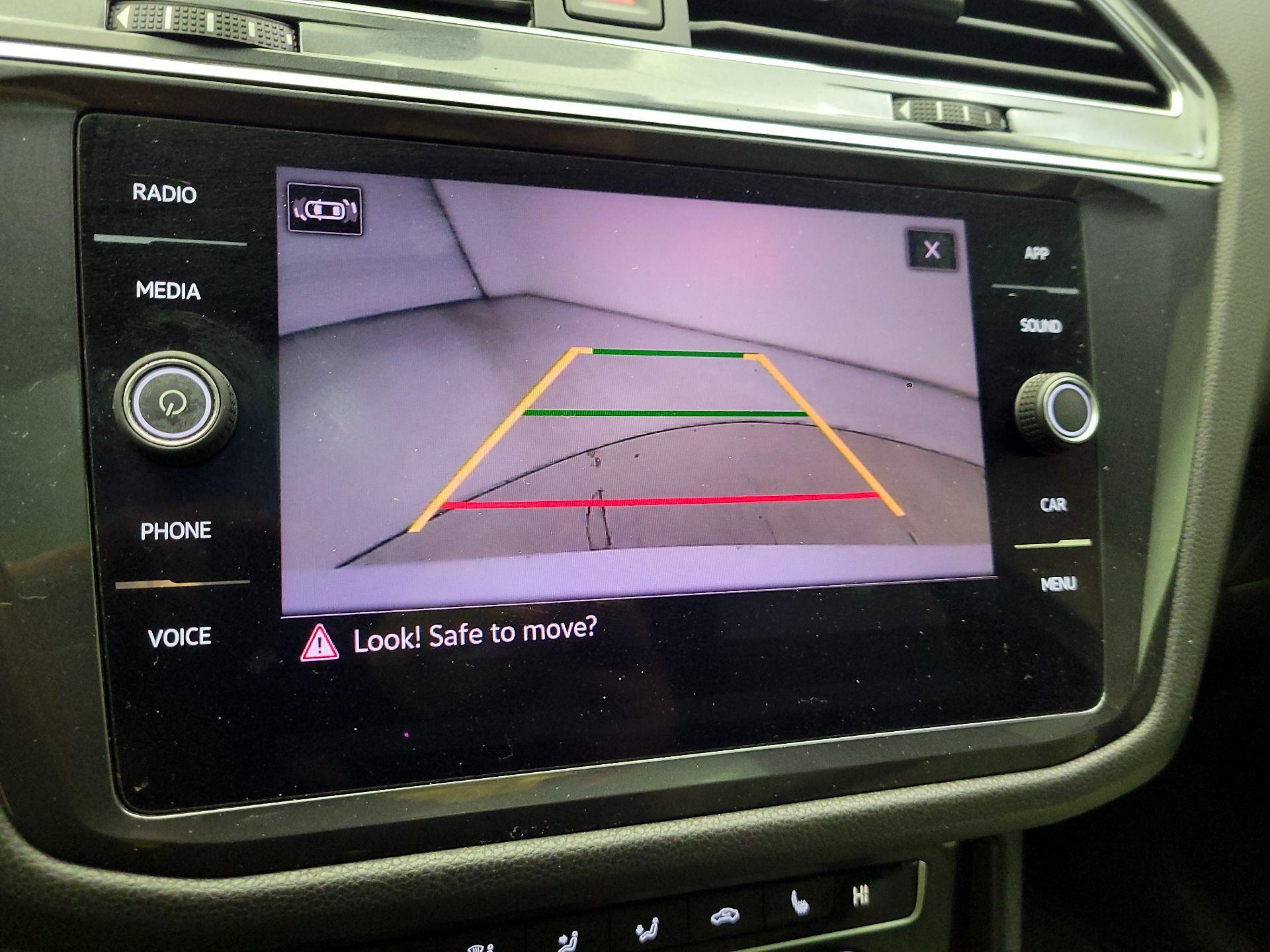 Thumbnail: 2021 Volkswagen Tiguan - 14