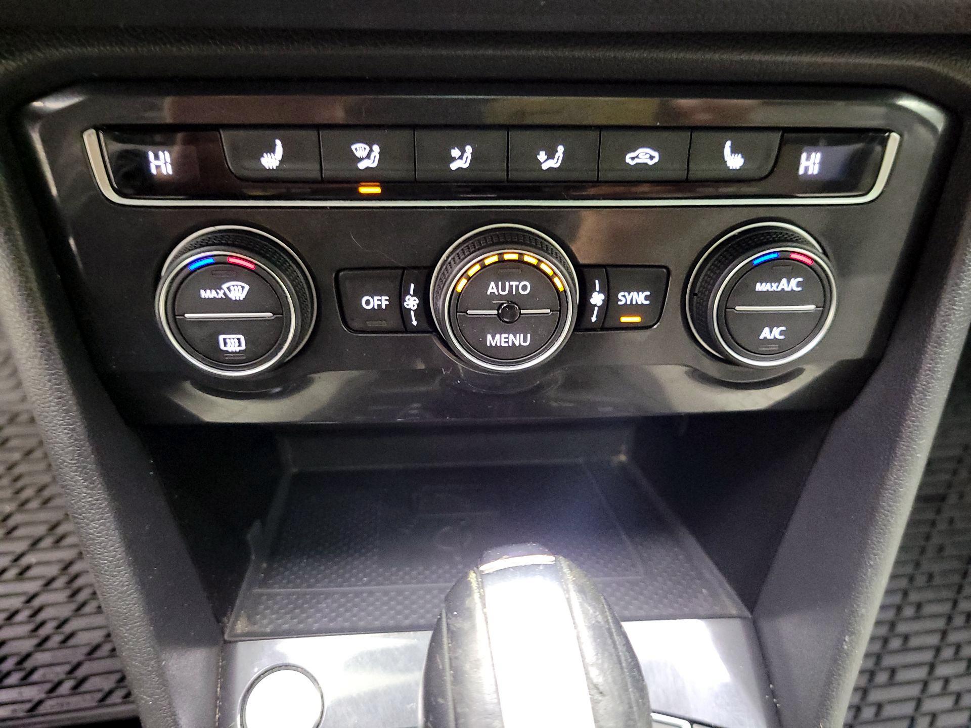 Thumbnail: 2021 Volkswagen Tiguan - 16