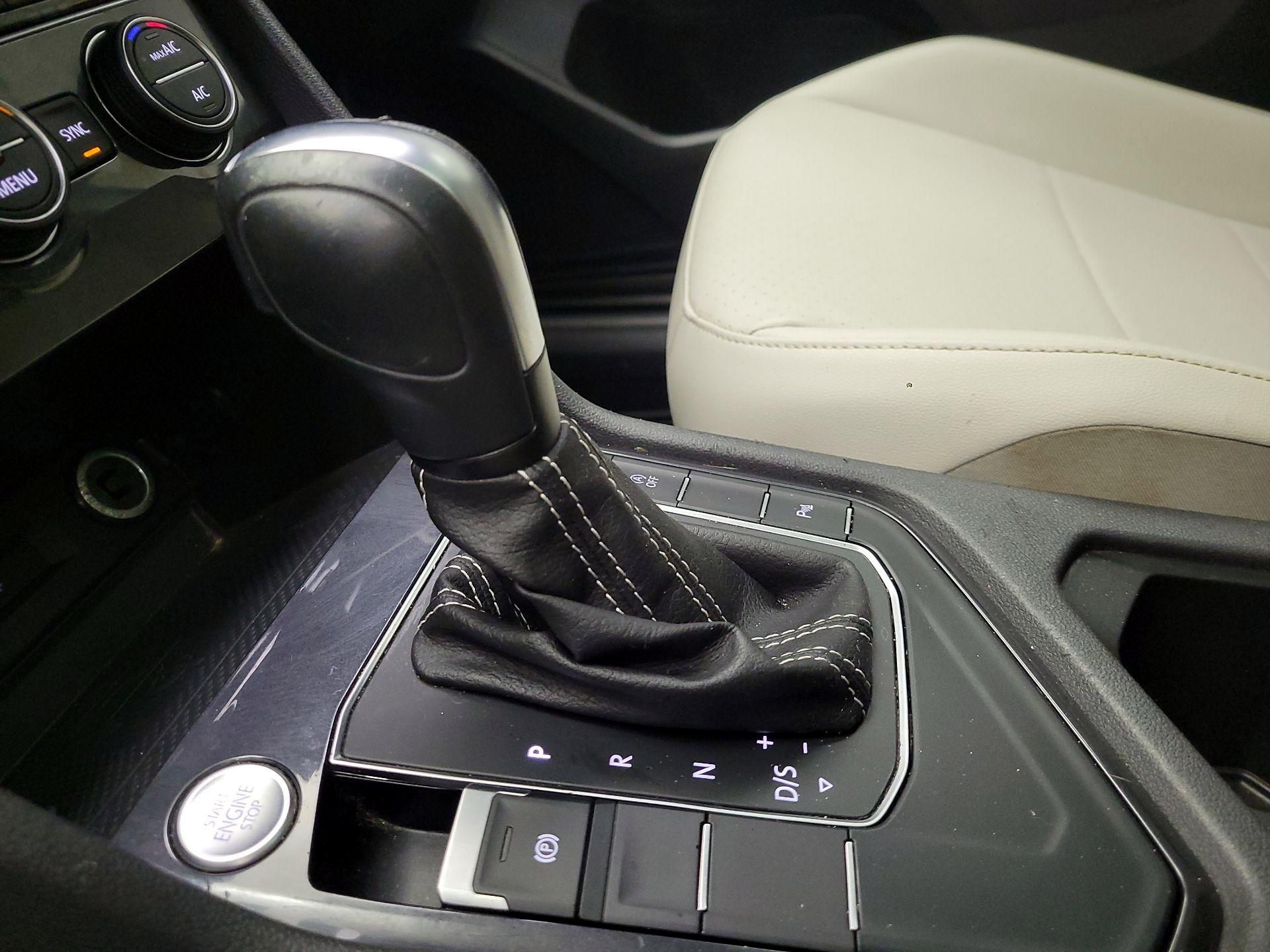 Thumbnail: 2021 Volkswagen Tiguan - 17