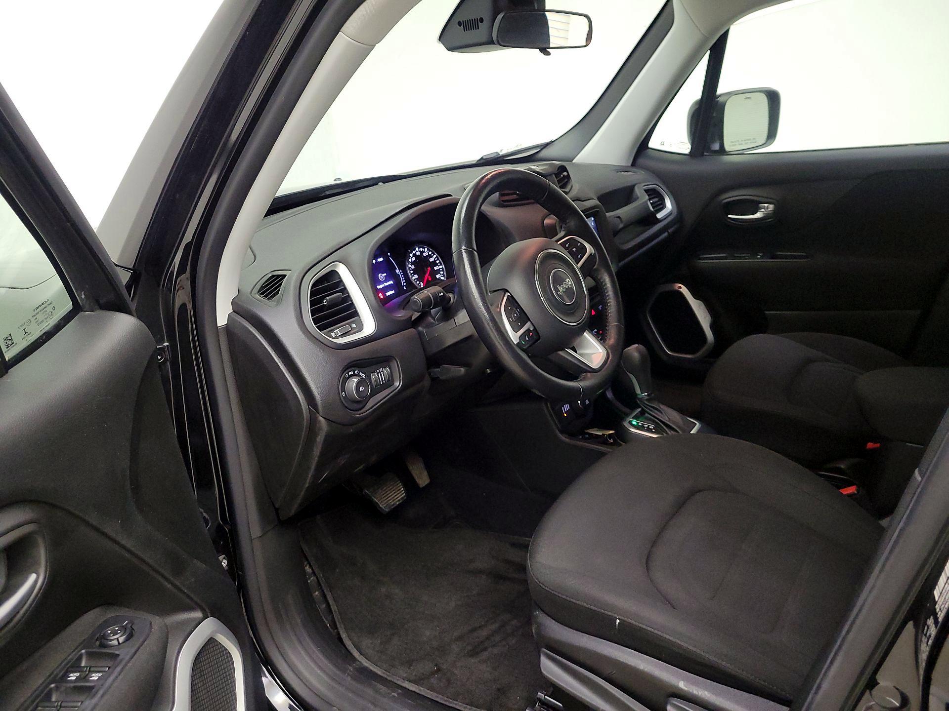 Thumbnail: 2018 Jeep Renegade - 11