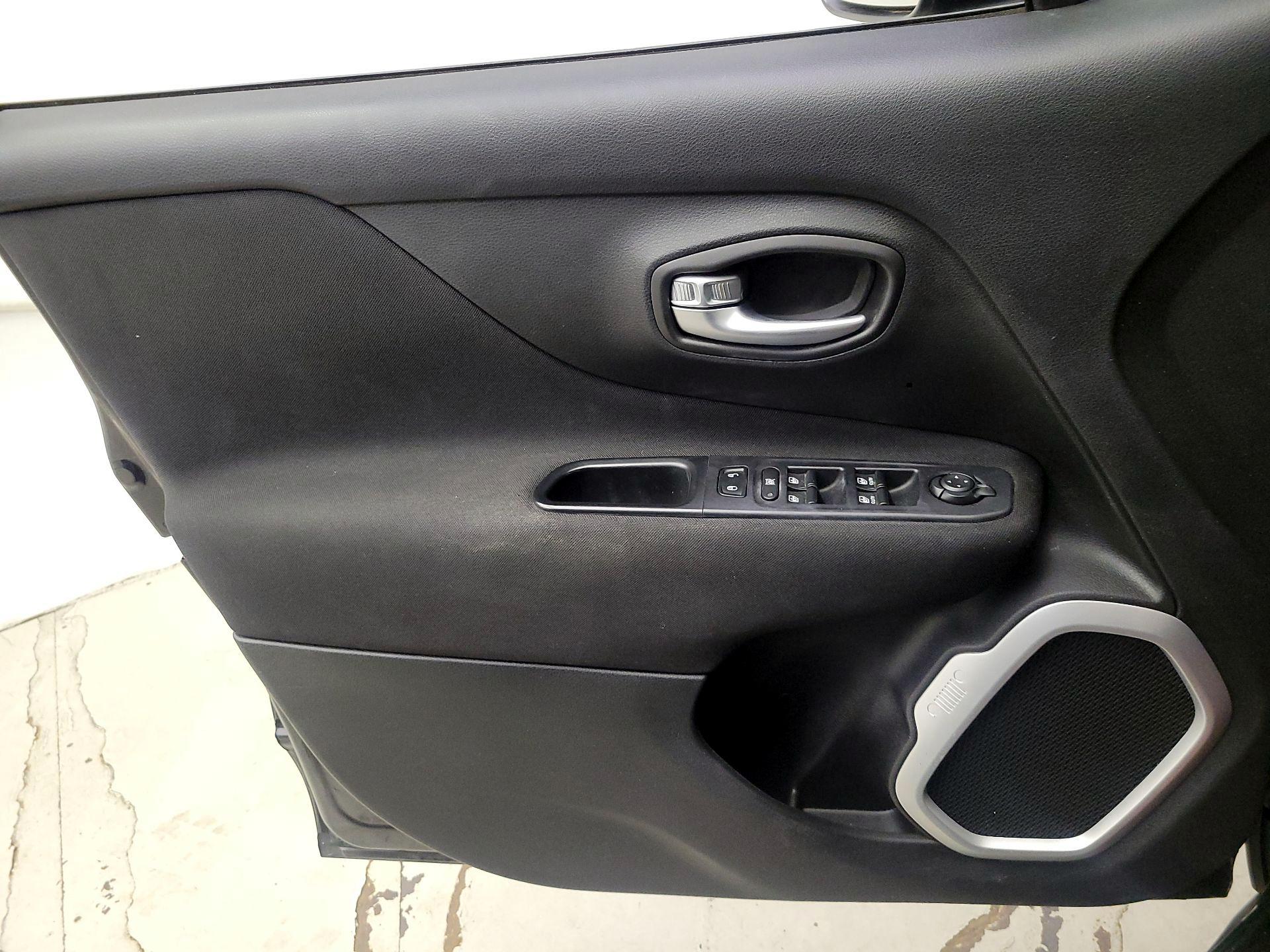 Thumbnail: 2018 Jeep Renegade - 12