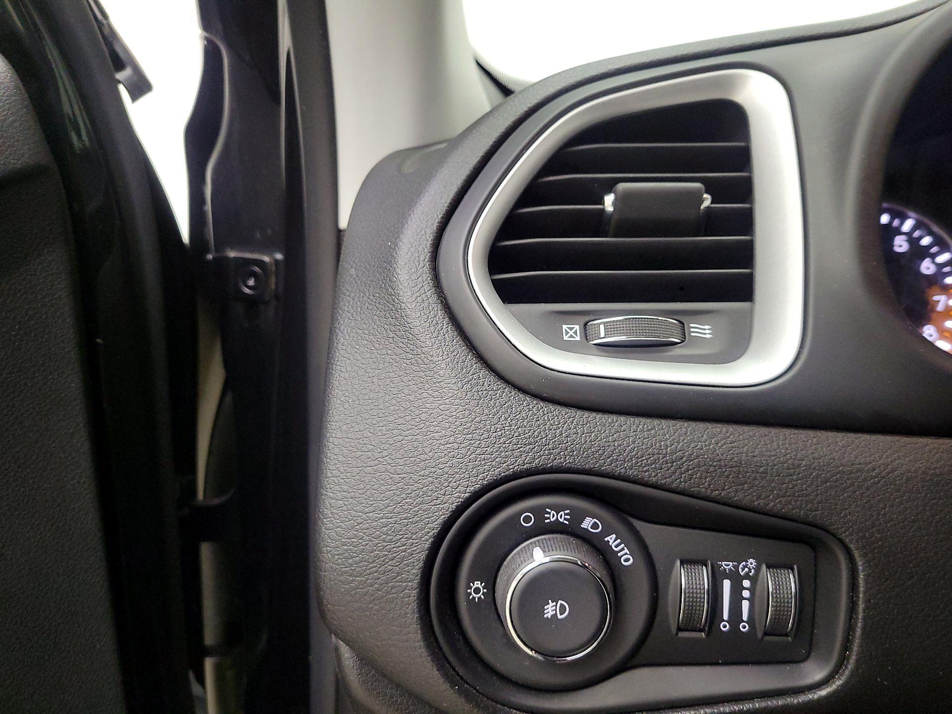 Thumbnail: 2018 Jeep Renegade - 13