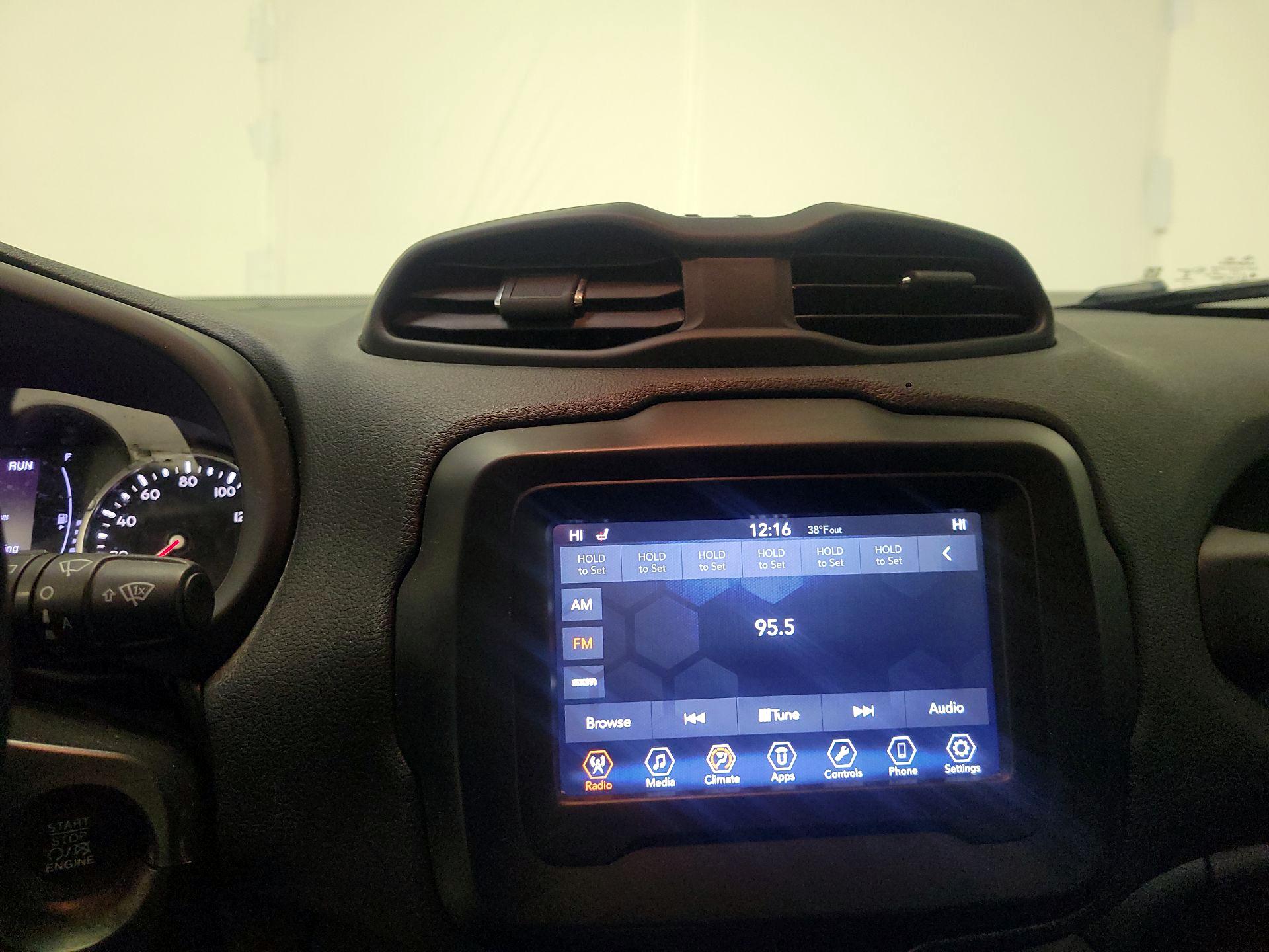 Thumbnail: 2018 Jeep Renegade - 15