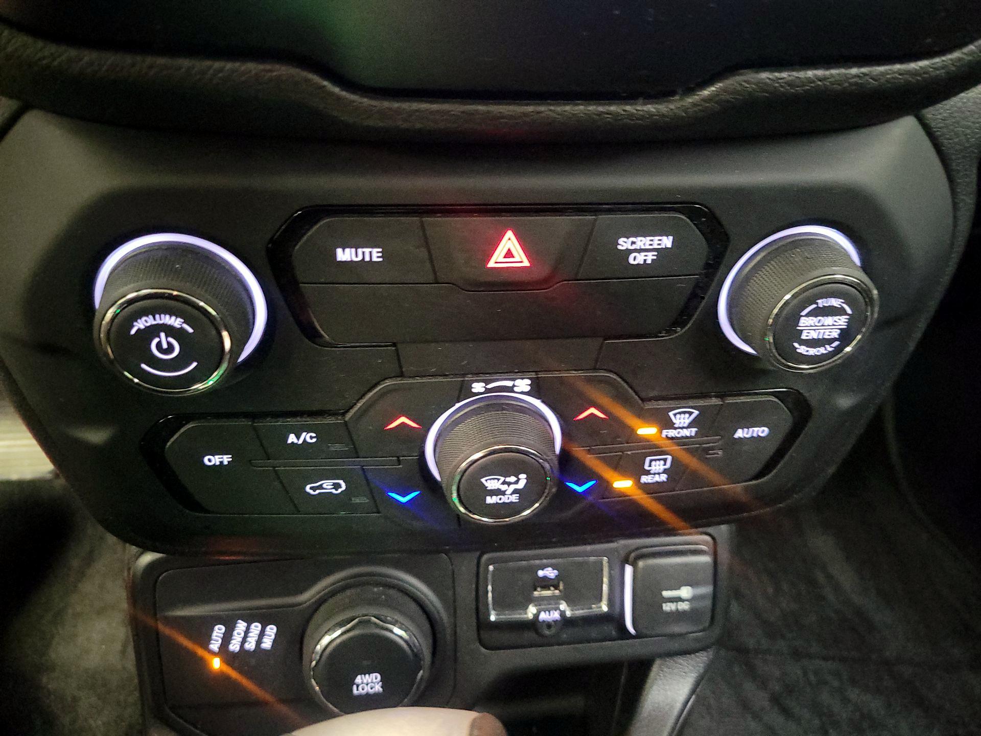 Thumbnail: 2018 Jeep Renegade - 16