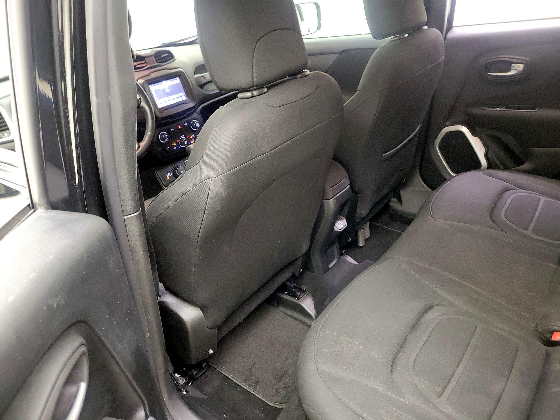 Thumbnail: 2018 Jeep Renegade - 19