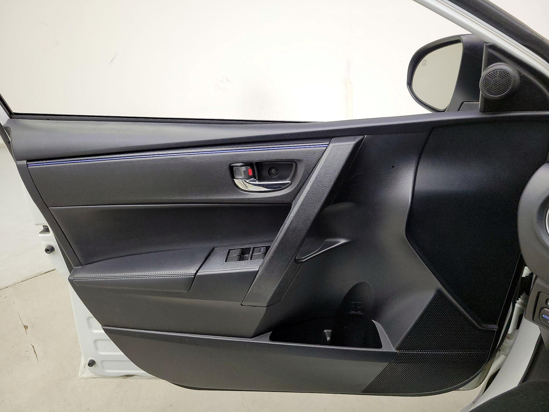 Thumbnail: 2018 Toyota Corolla - 12