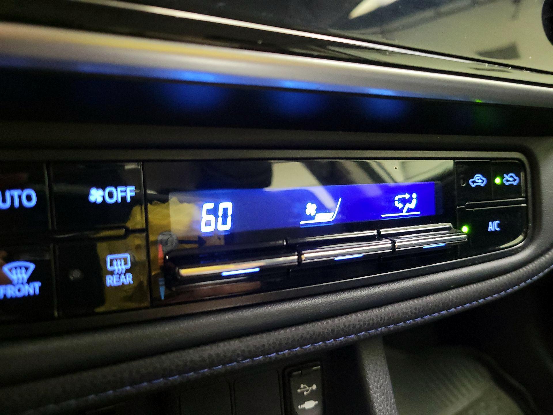 Thumbnail: 2018 Toyota Corolla - 16