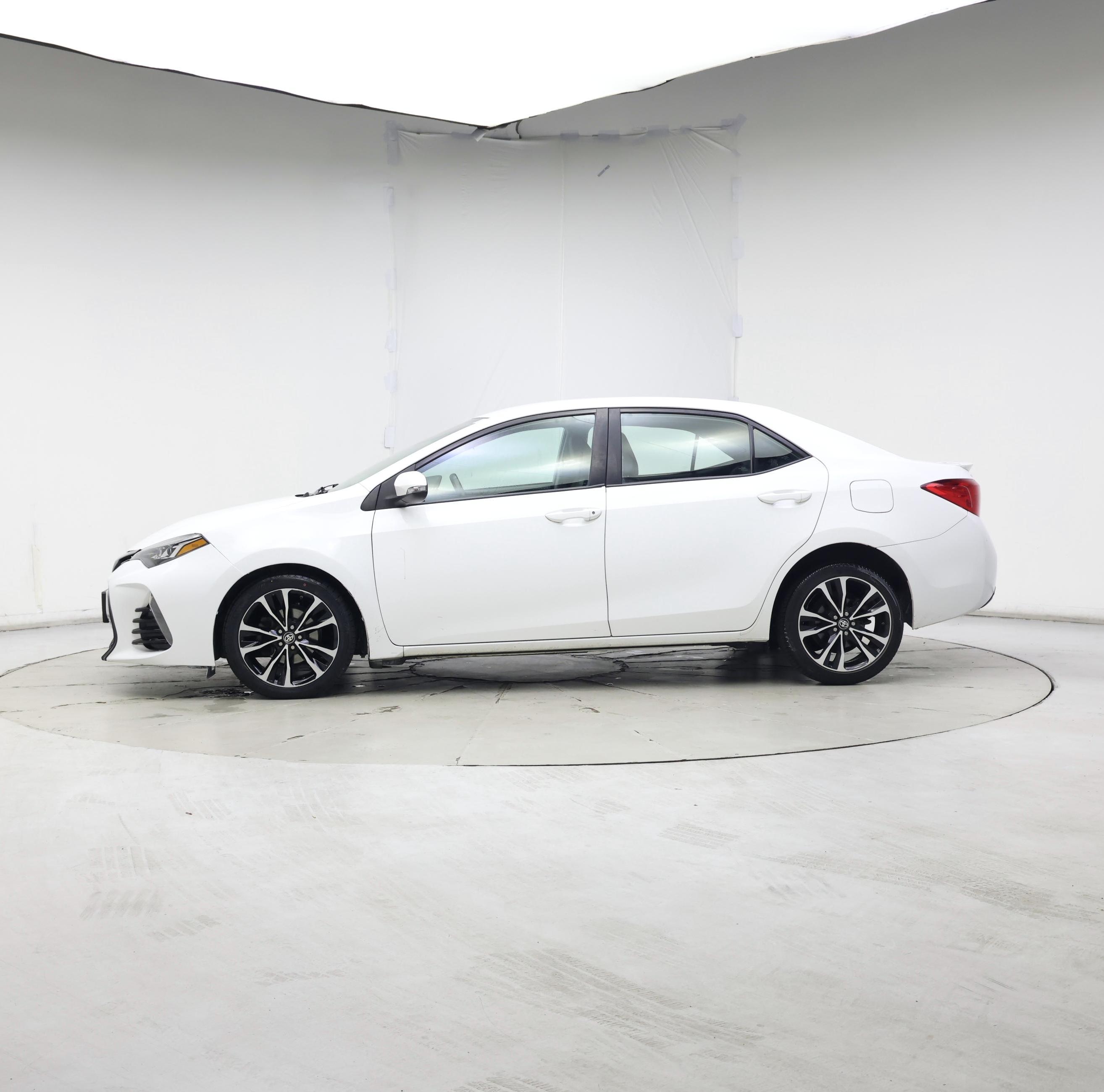 Thumbnail: 2018 Toyota Corolla - 3