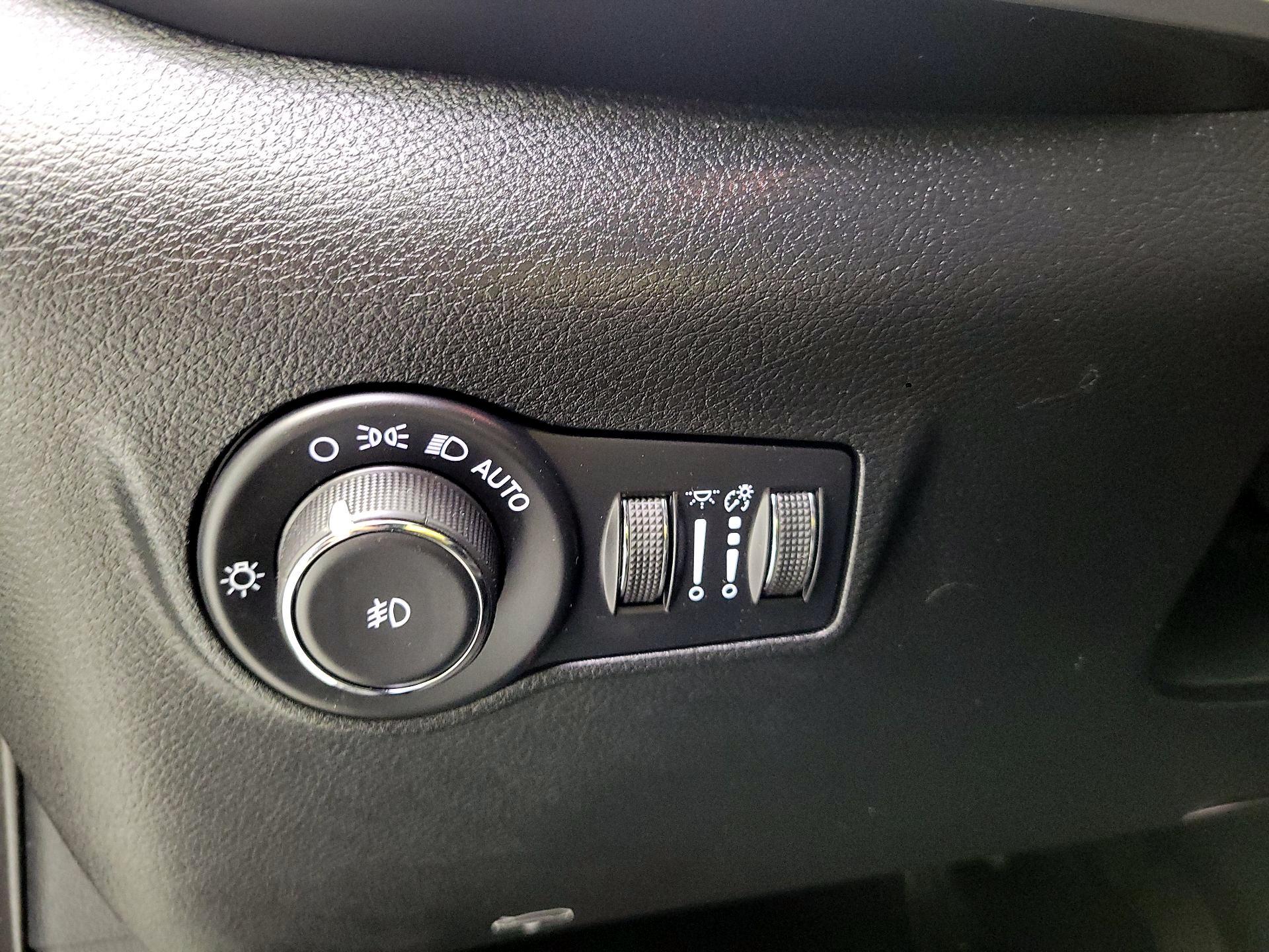 Thumbnail: 2023 Jeep Compass - 11