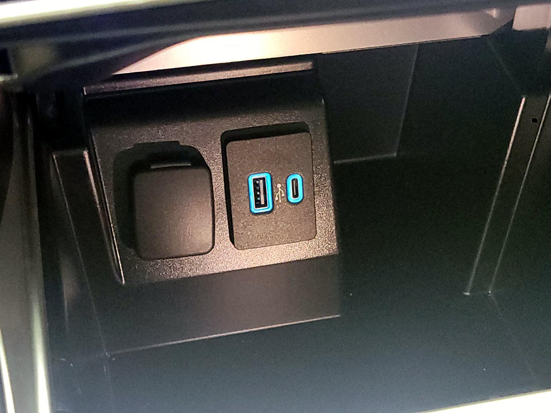 Thumbnail: 2020 Ford Explorer - 17