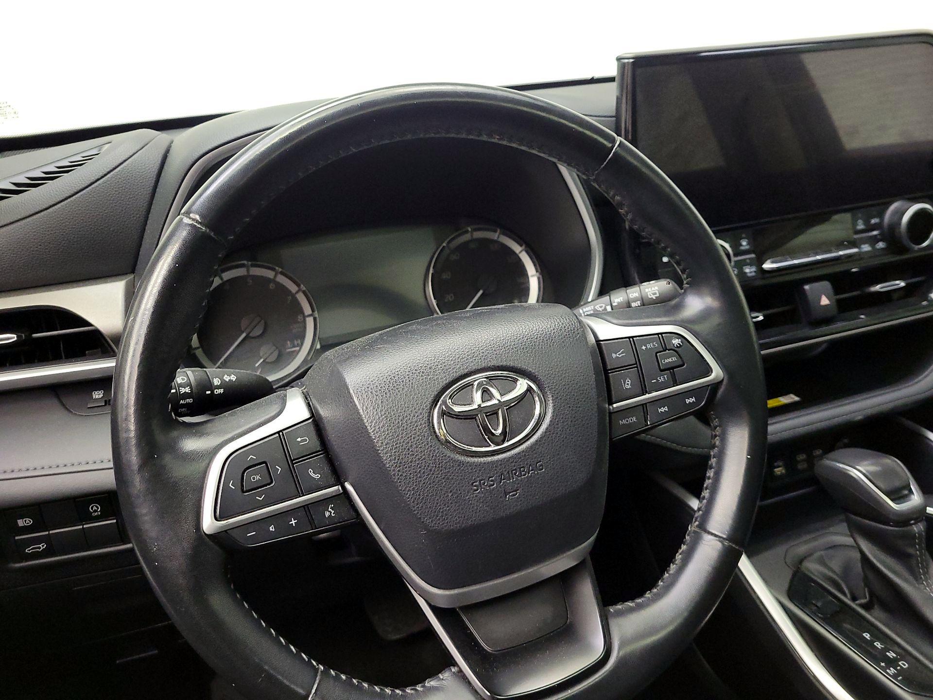 Thumbnail: 2023 Toyota Highlander - 10