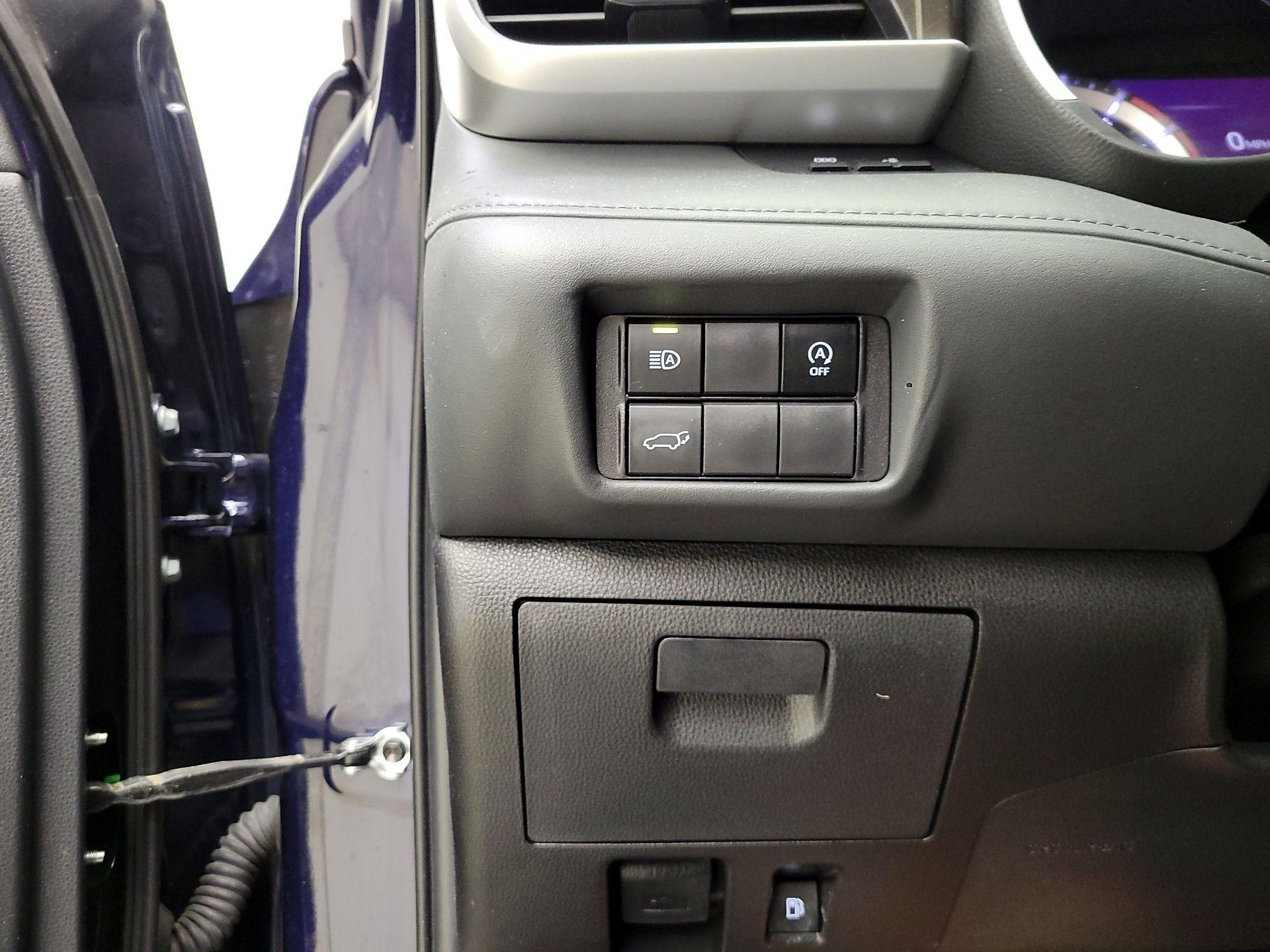 Thumbnail: 2023 Toyota Highlander - 13