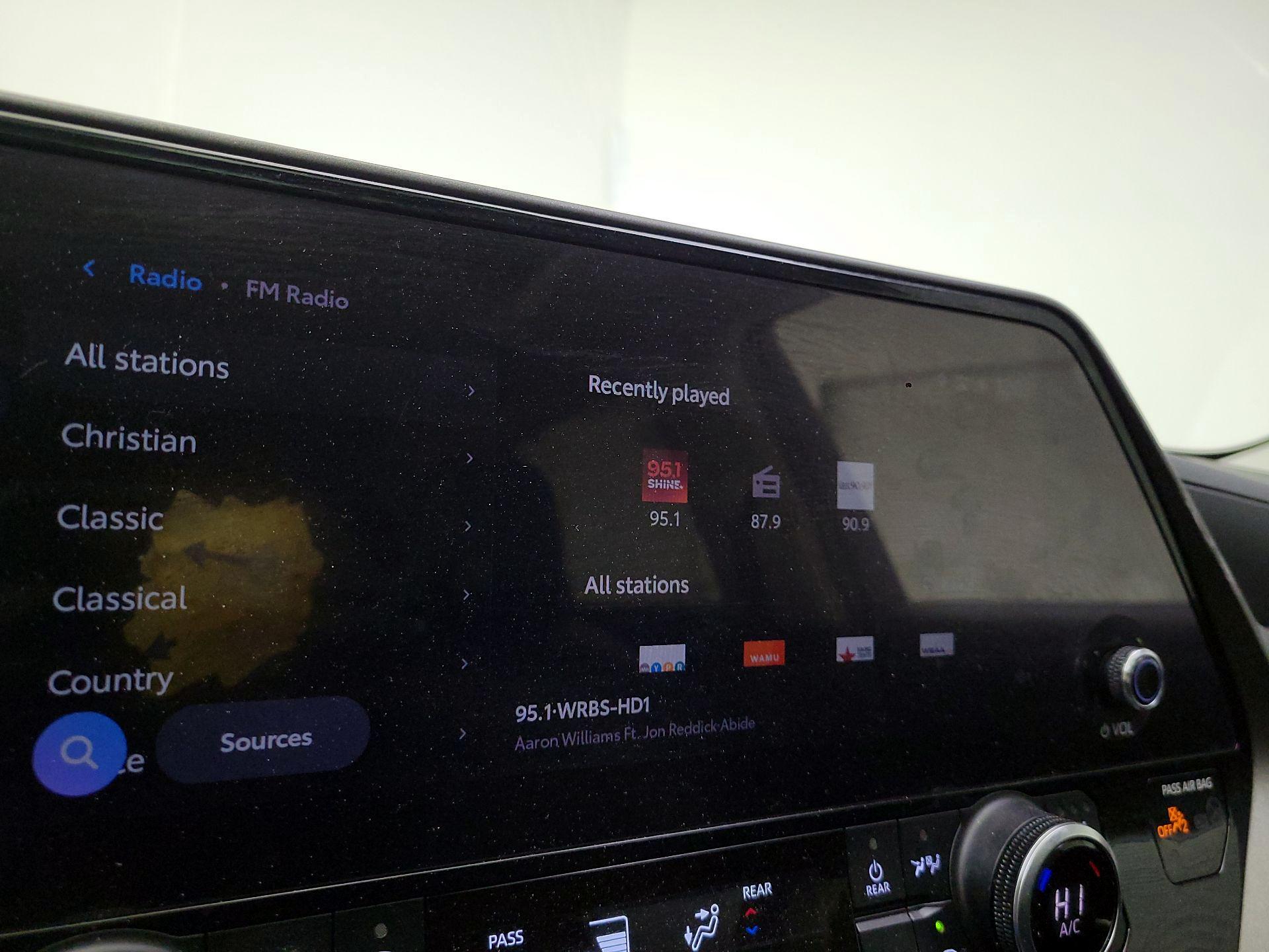 Thumbnail: 2023 Toyota Highlander - 15