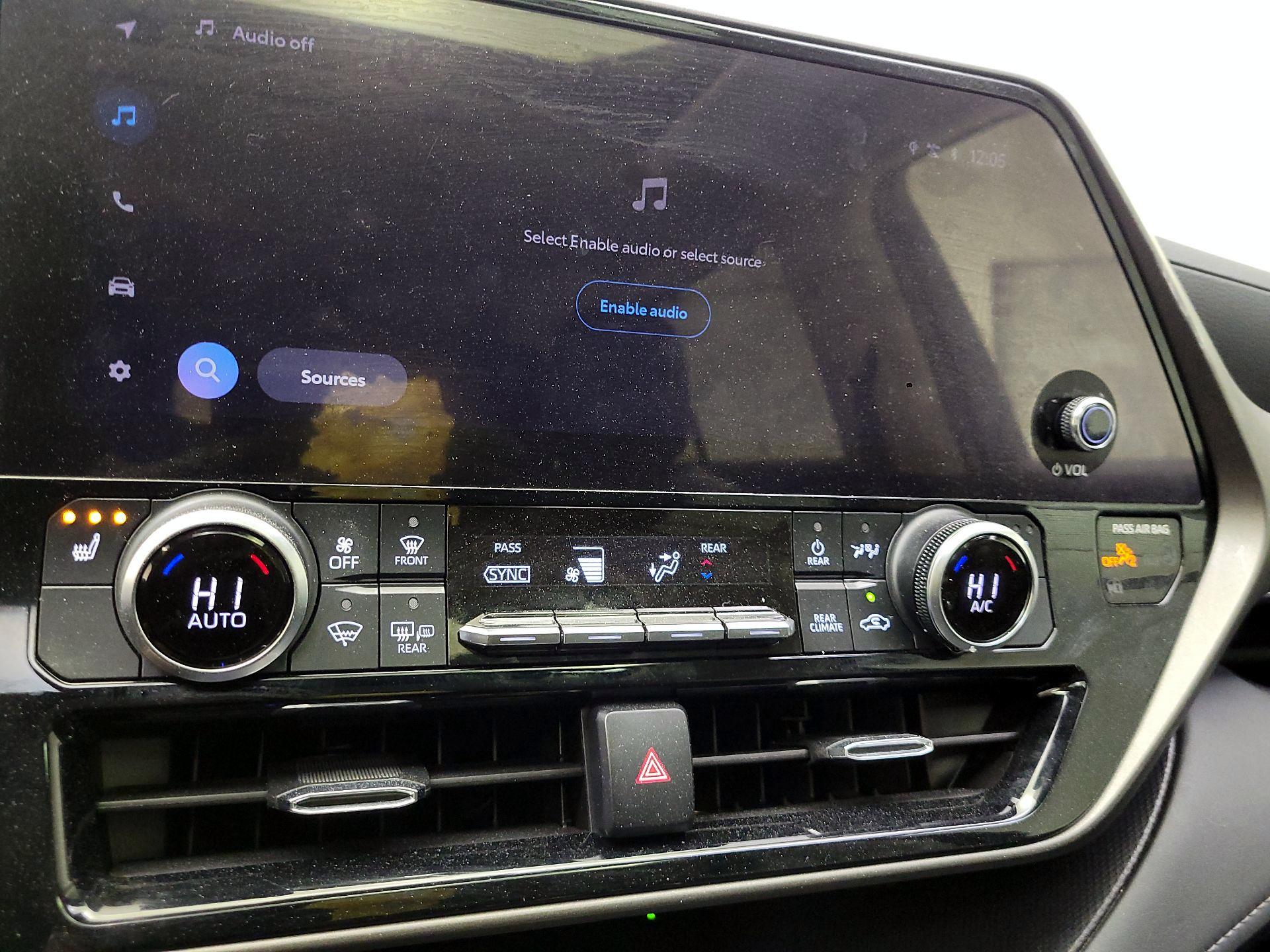 Thumbnail: 2023 Toyota Highlander - 16