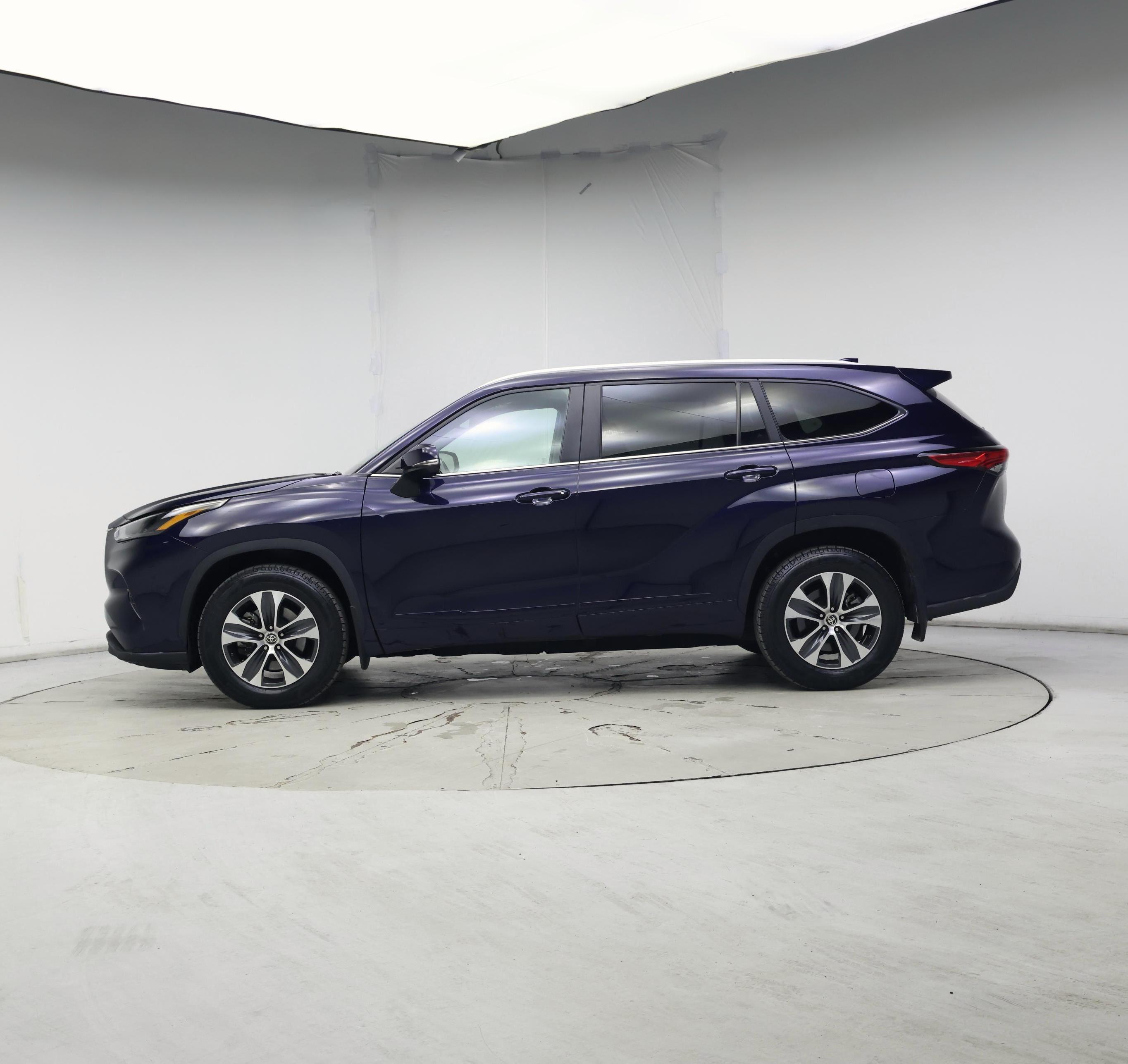 Thumbnail: 2023 Toyota Highlander - 3