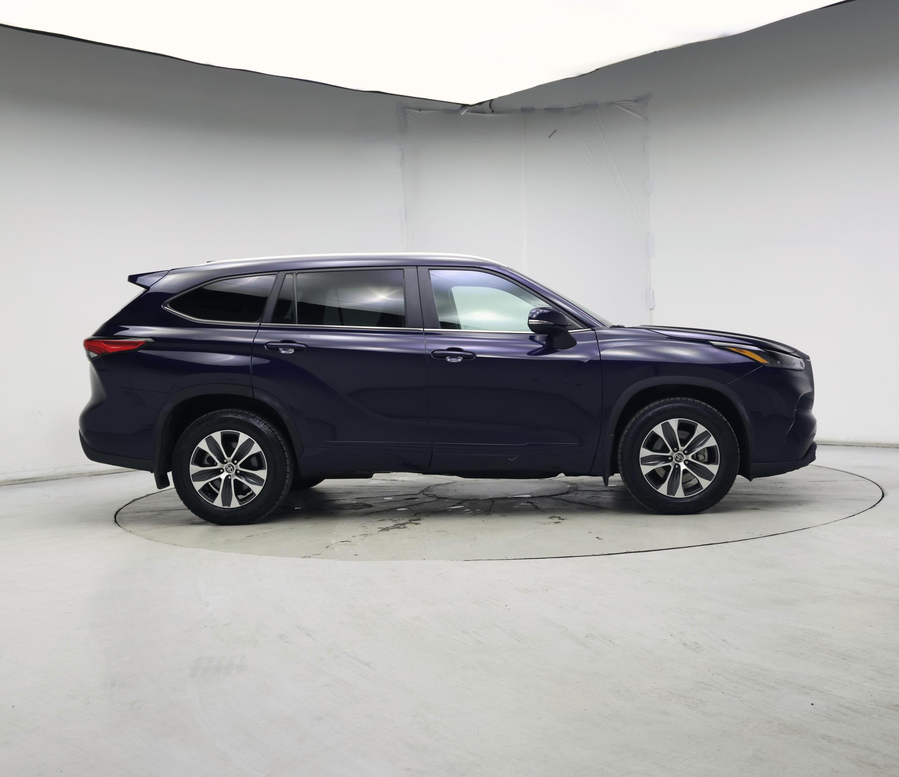 Thumbnail: 2023 Toyota Highlander - 7