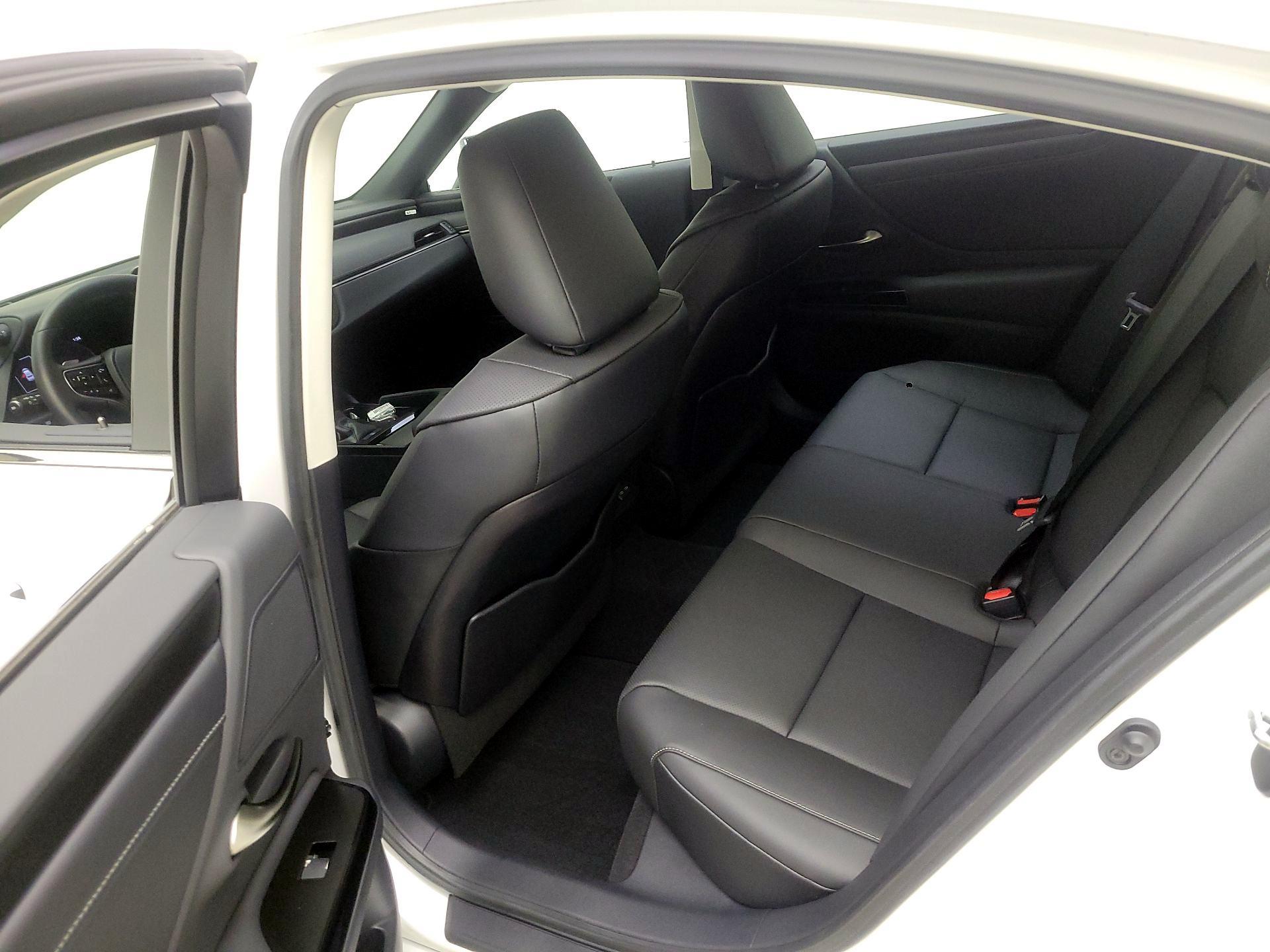 Thumbnail: 2024 Lexus ES - 19